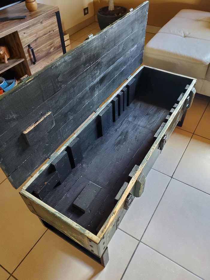 Table basse caisse militaire de munitions