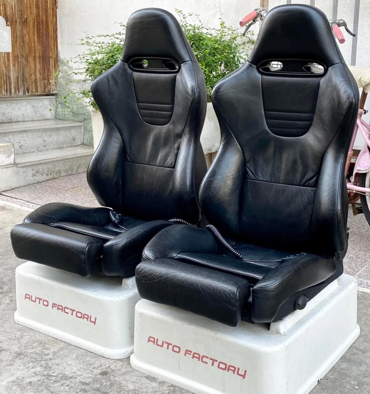 RECARO SP-JC LEATHER SEATS