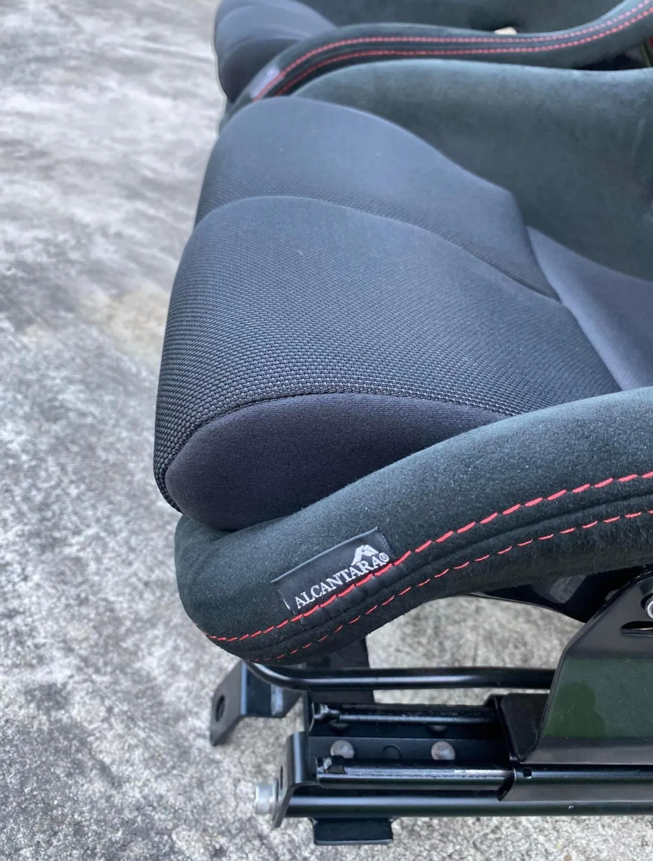 RECARO RS-G ASM RUBY SEATS