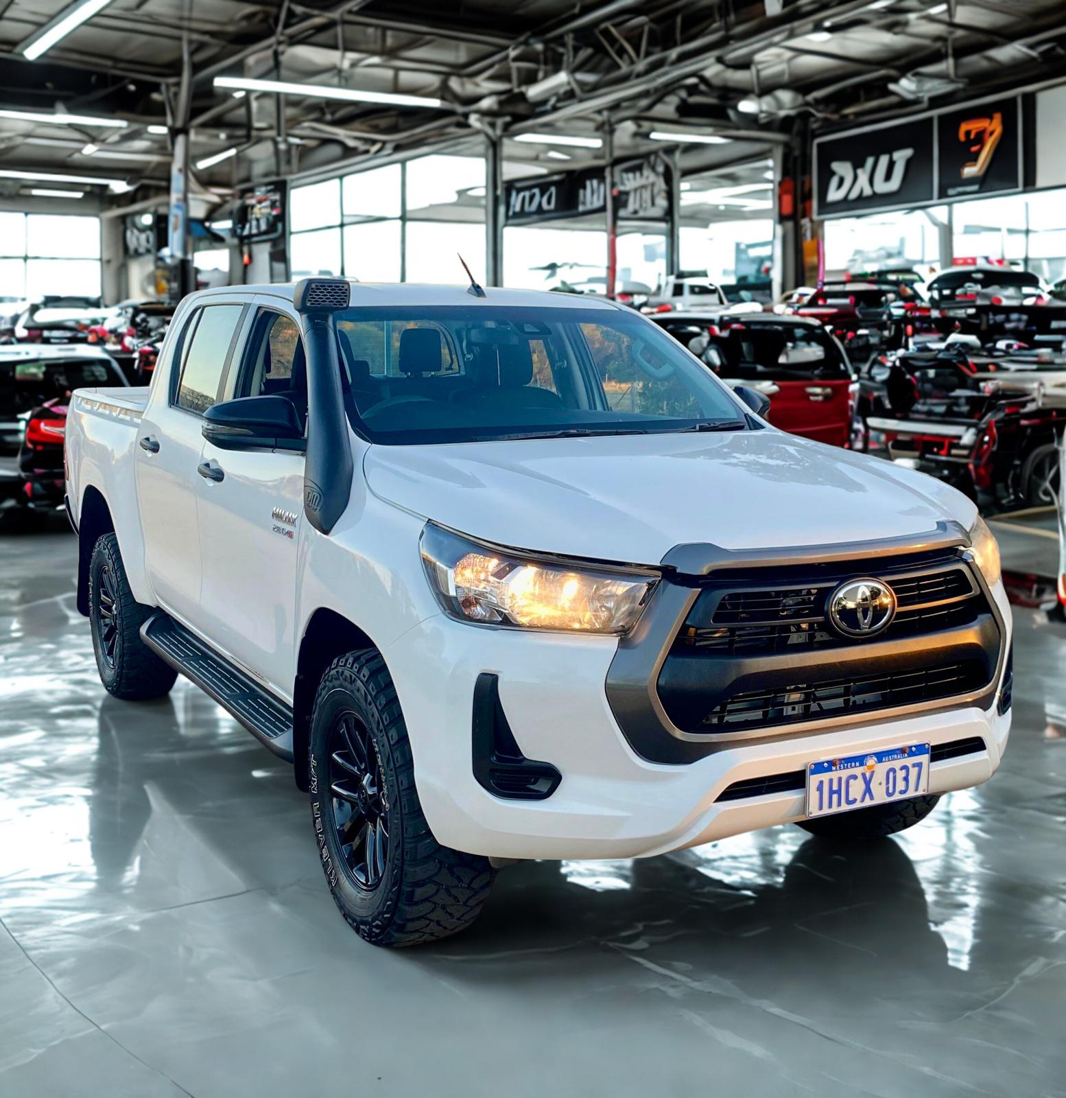 TOYOTA HILUX SR 4X4 TURBO DIESEL – LOW KMS 