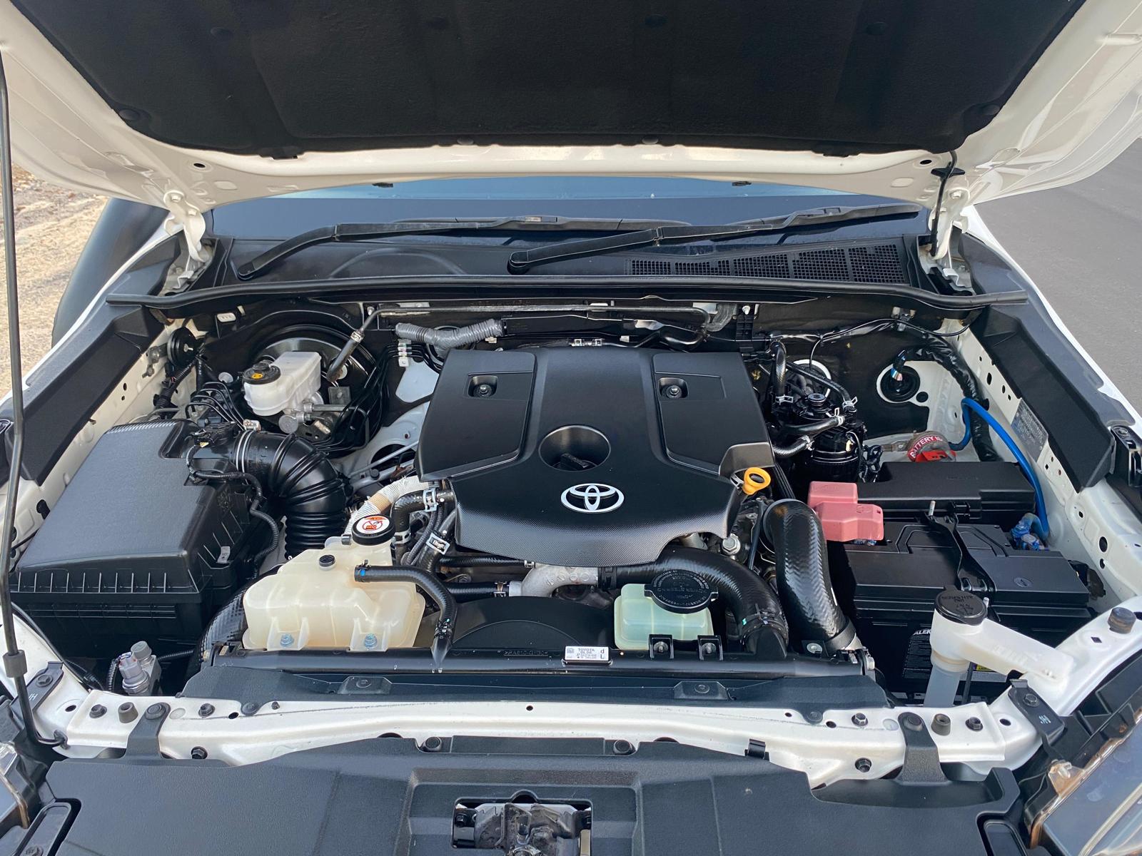 TOYOTA HILUX SR 4X4 TURBO DIESEL – LOW KMS 