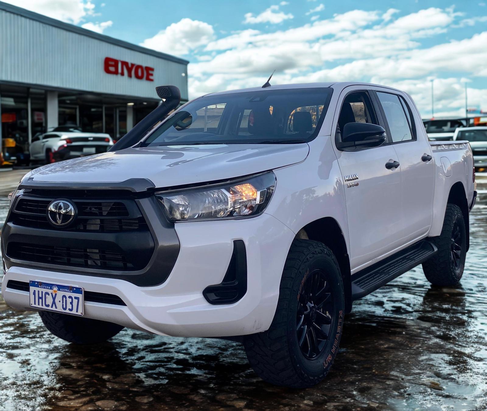 TOYOTA HILUX SR 4X4 TURBO DIESEL – LOW KMS 
