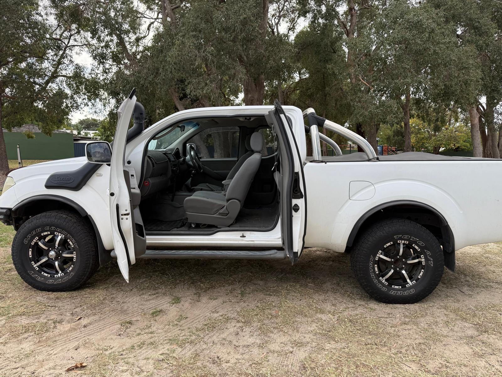 2011 Nissan Navara ST-X – Loaded with Extras!