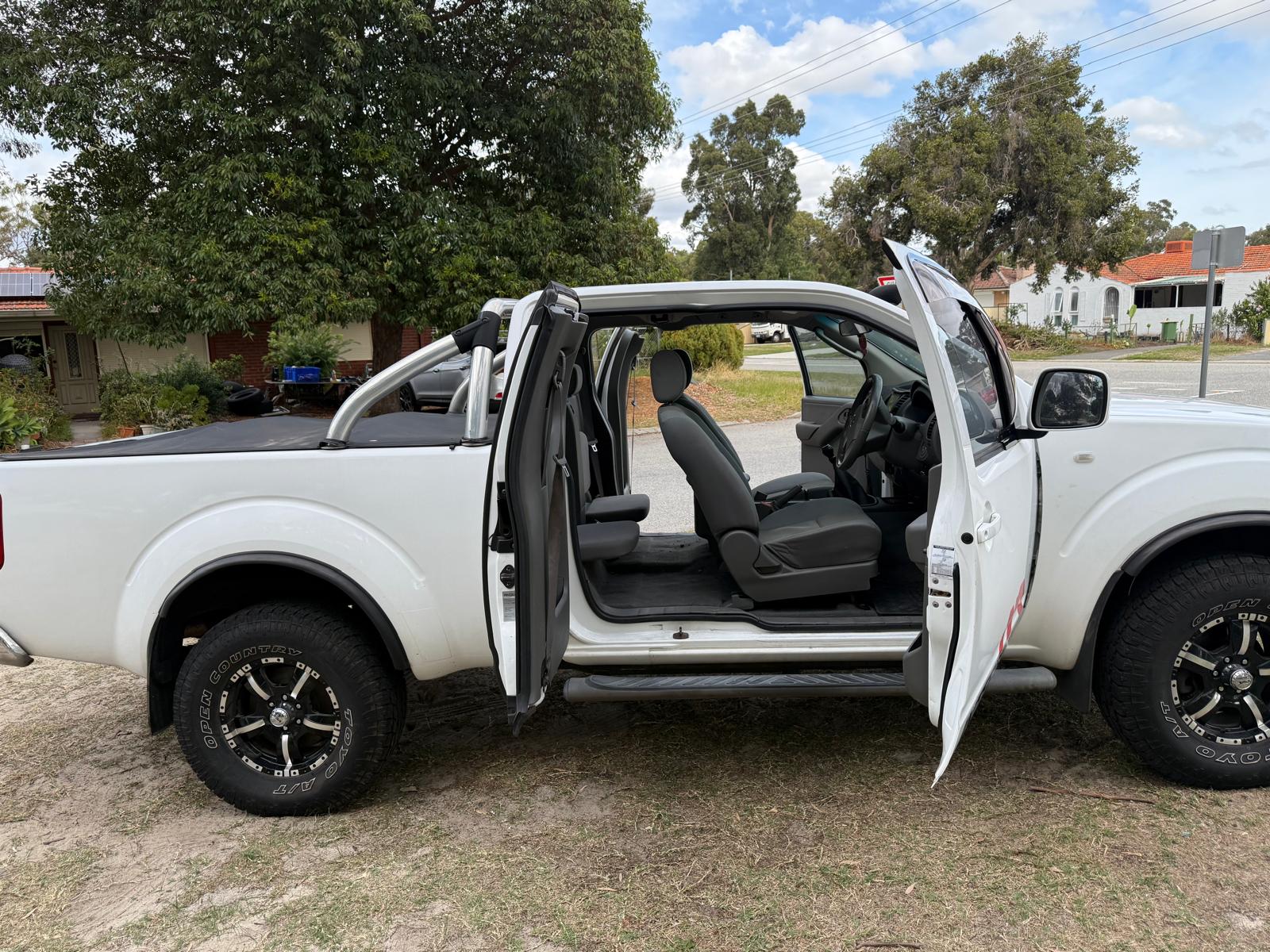 2011 Nissan Navara ST-X – Loaded with Extras!