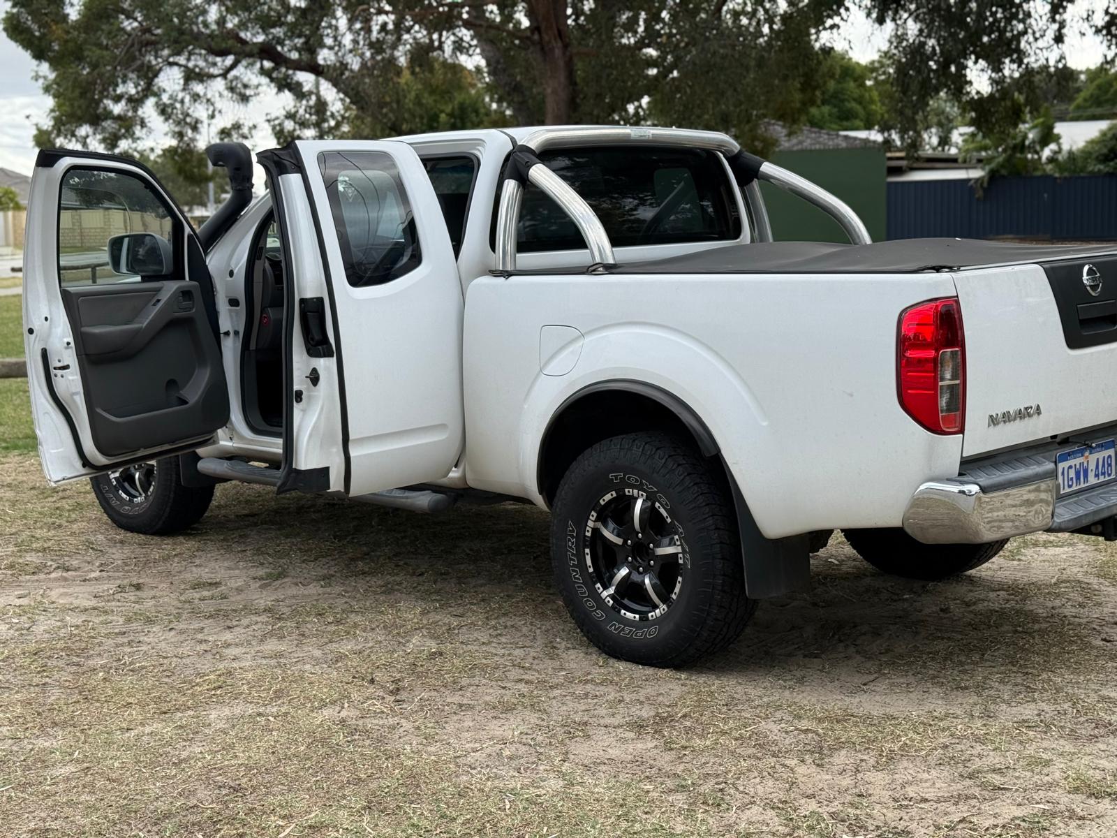 2011 Nissan Navara ST-X – Loaded with Extras!
