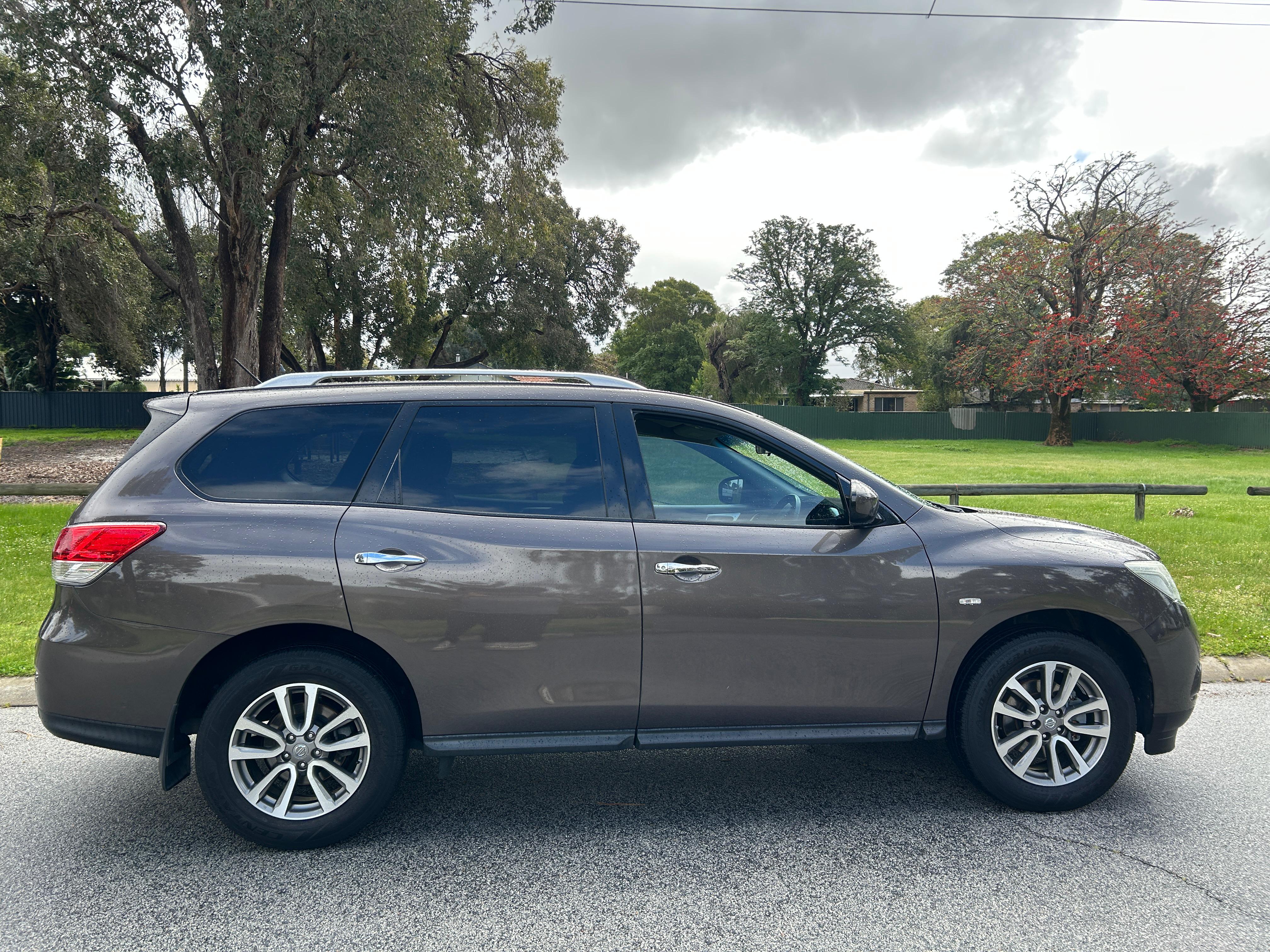 2015 Nissan Pathfinder ST – 7 Seater SUV