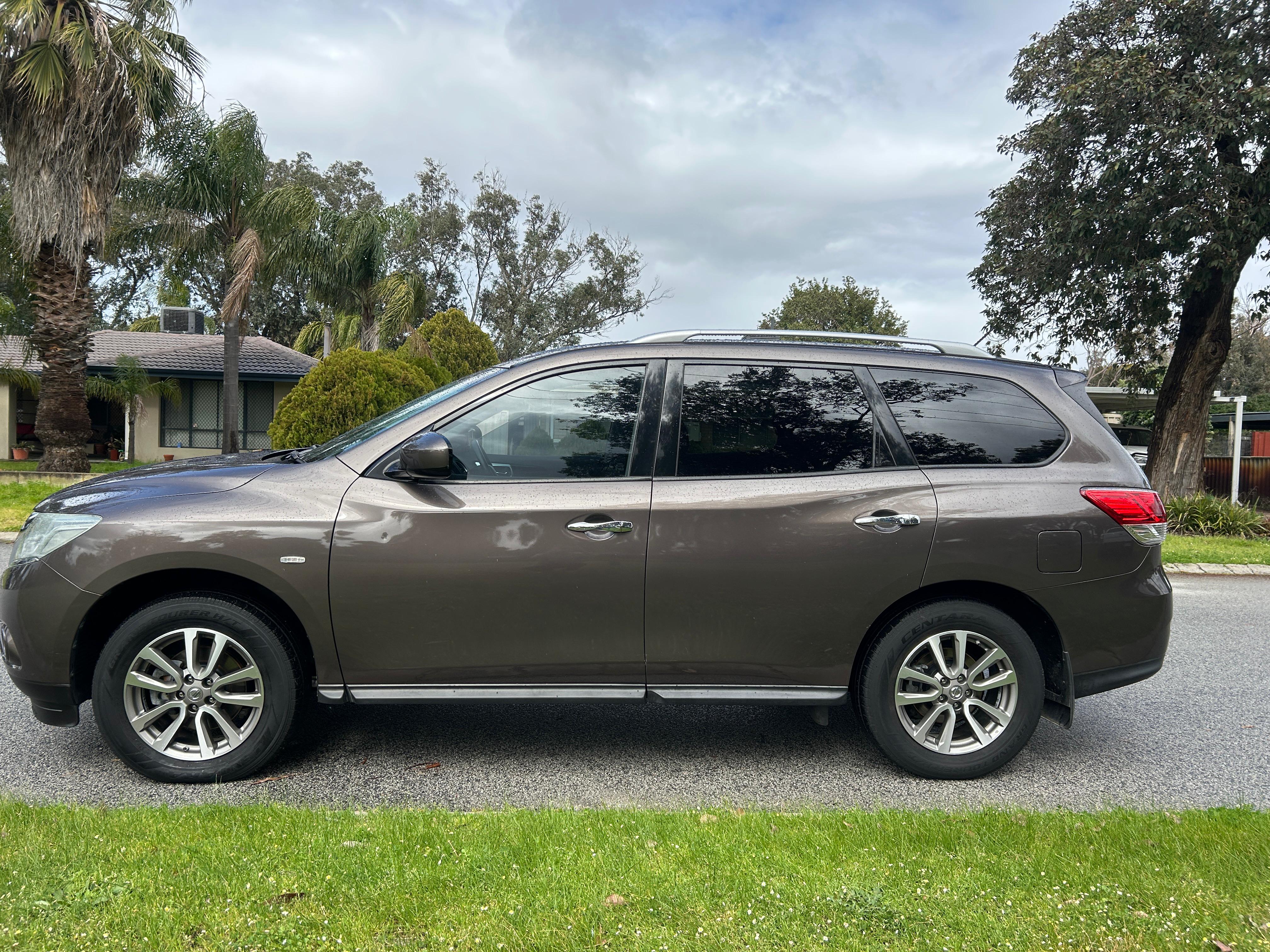 2015 Nissan Pathfinder ST – 7 Seater SUV