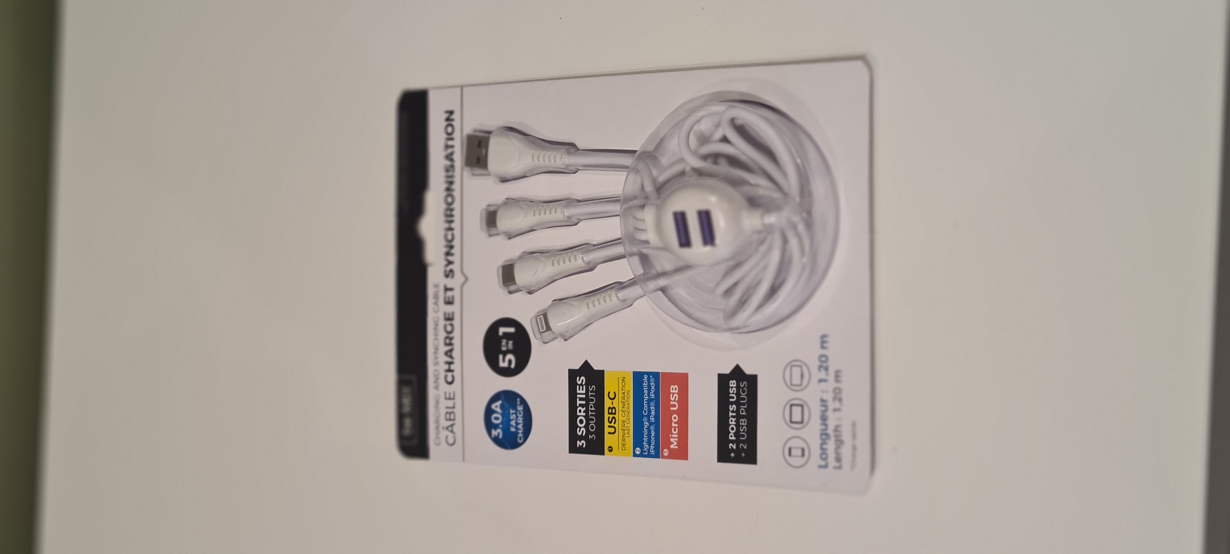 Câble Charge 5 en 1 + accroche câble