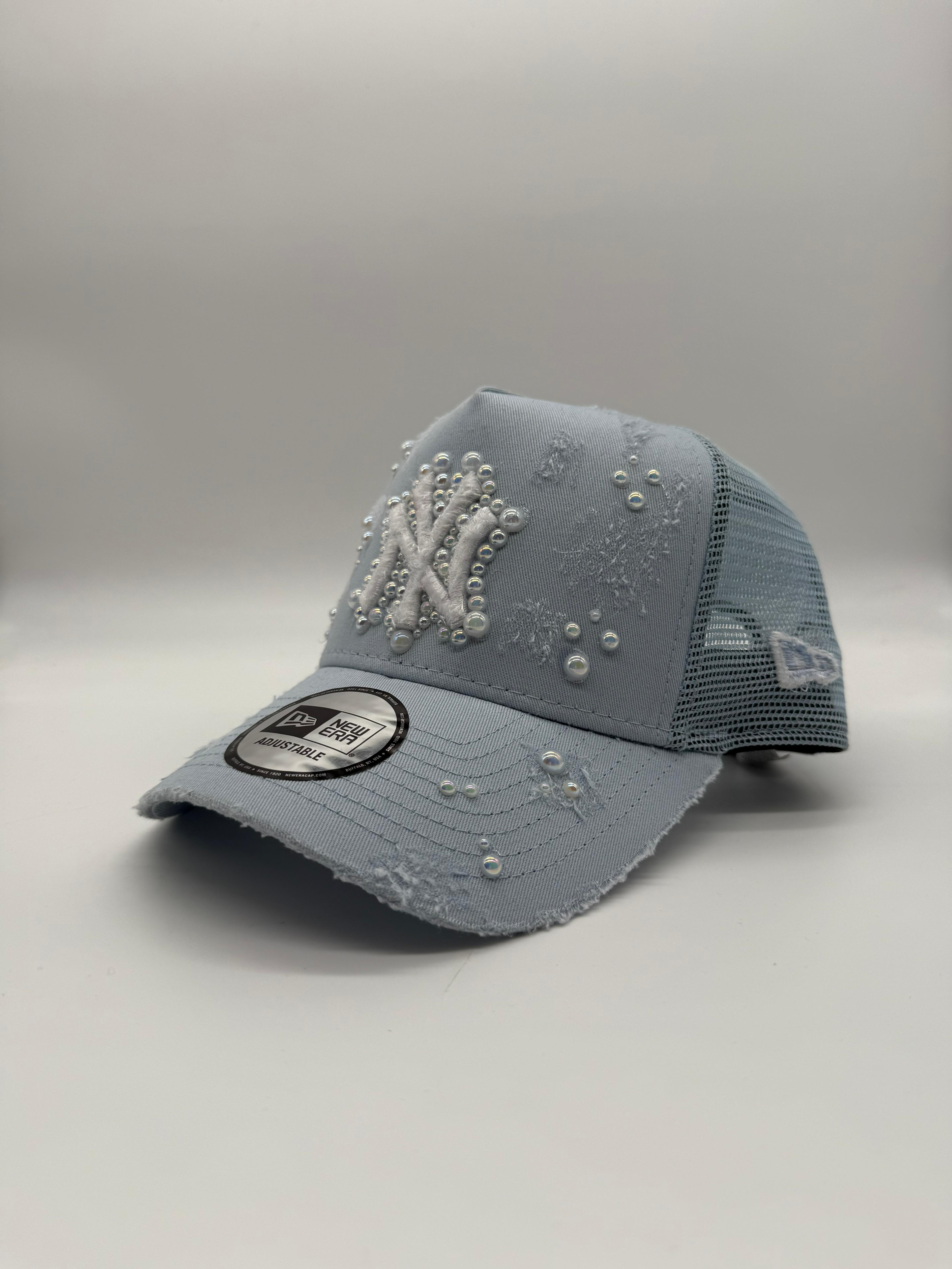 New York Trucker Curved "WHITE PEARLS" Light blue
