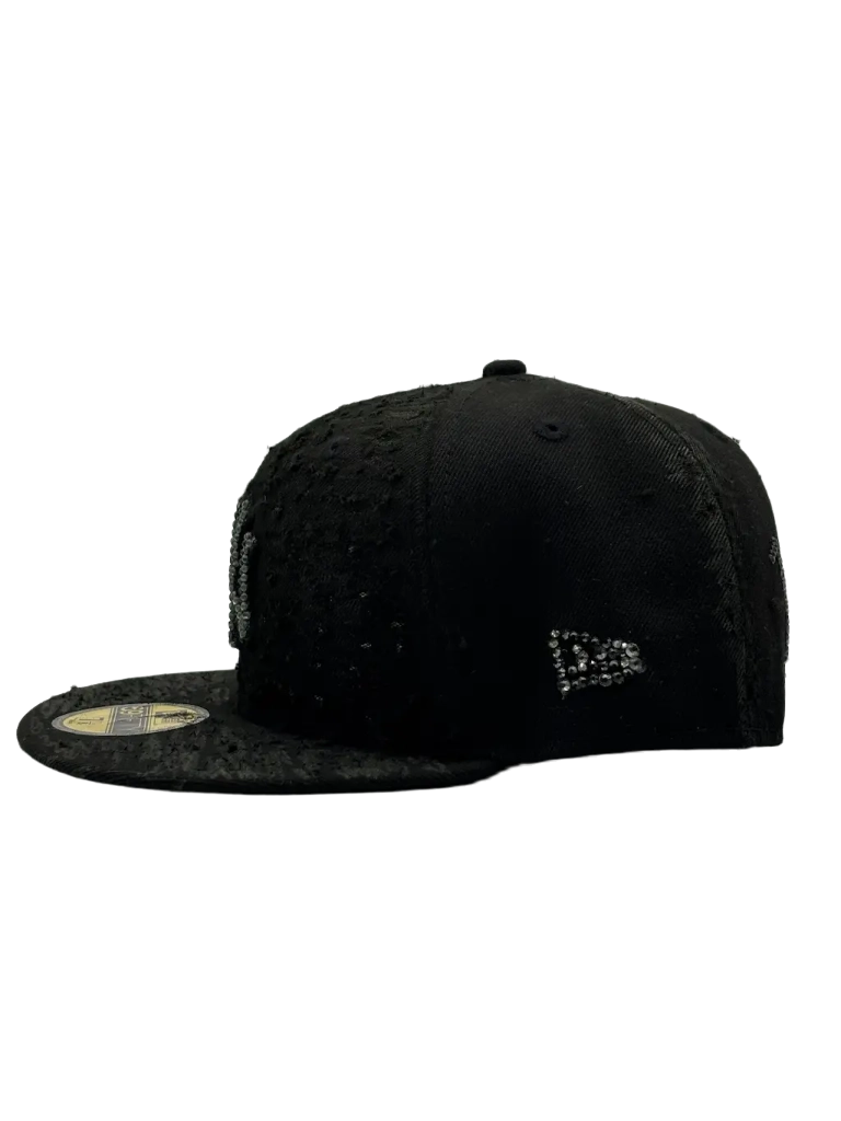 New York Total Black Fitted “Distressed All-Over”