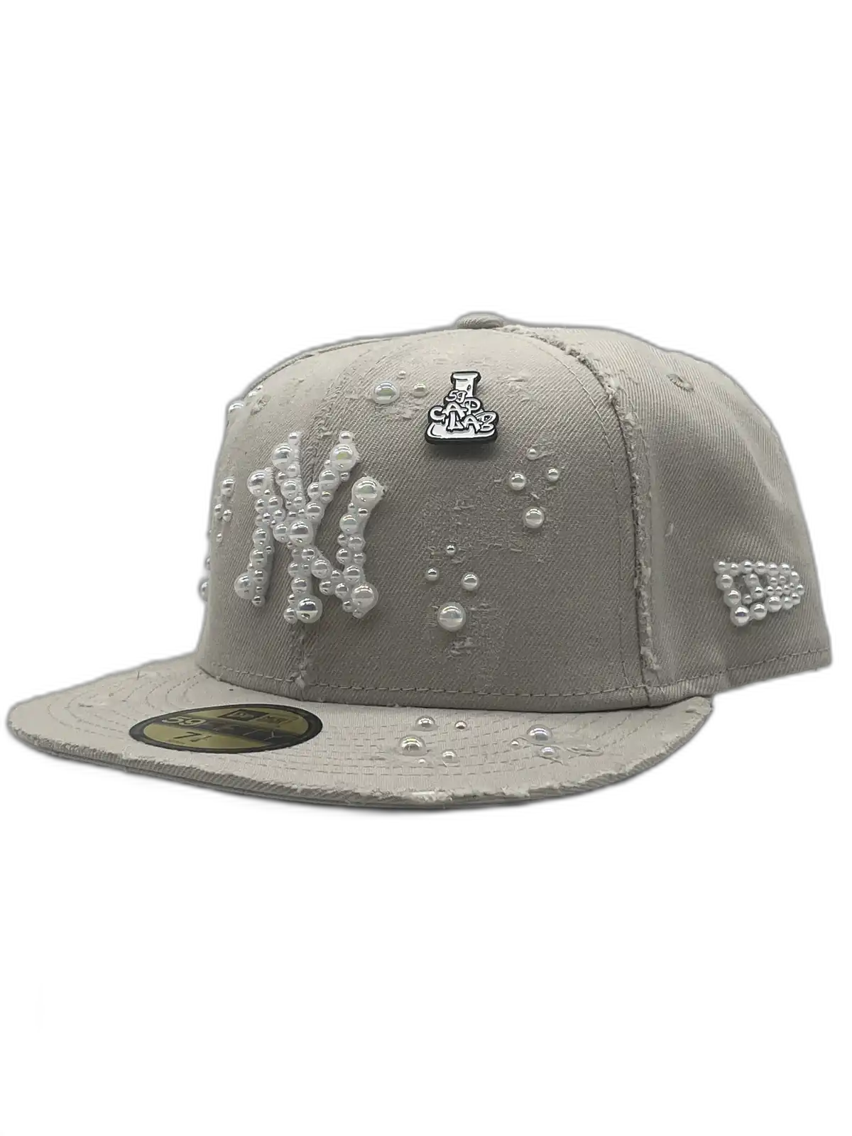 New York Beige Fitted “White Pearls”