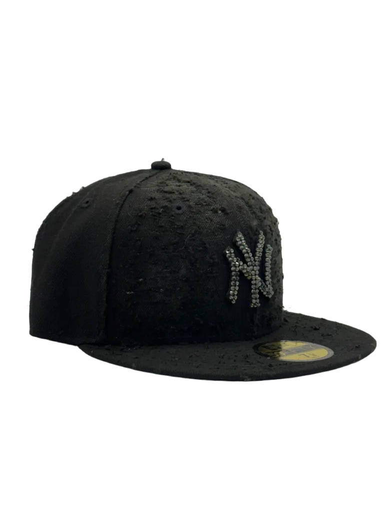 New York Total Black Fitted “Distressed All-Over”