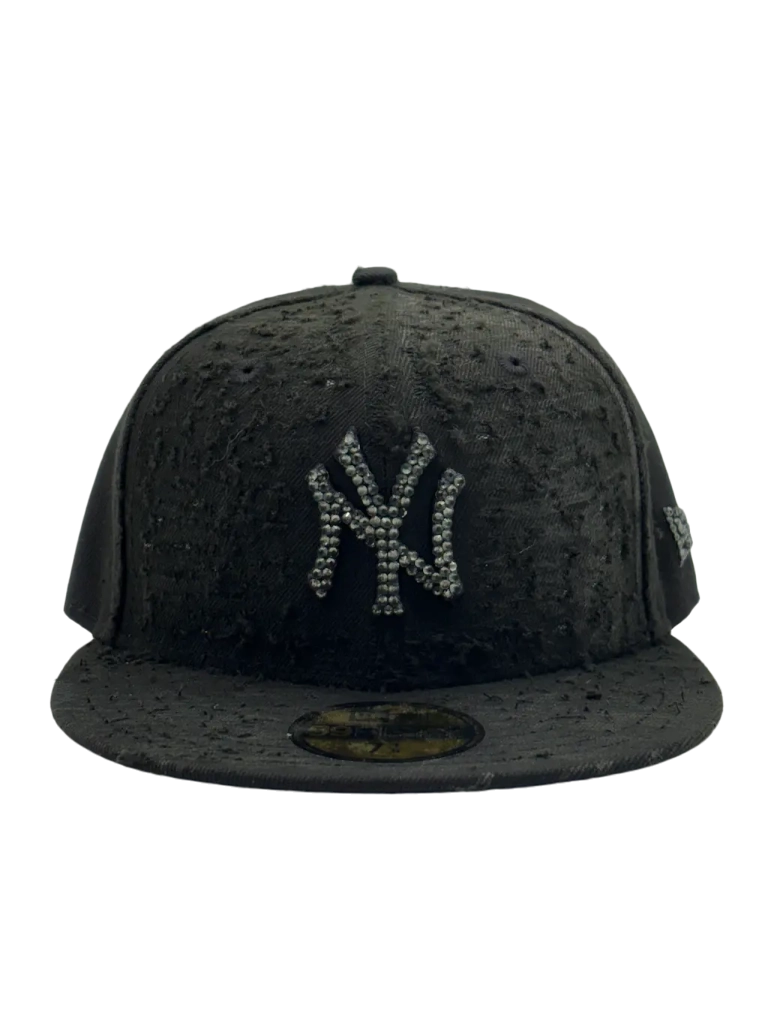 New York Total Black Fitted “Distressed All-Over”