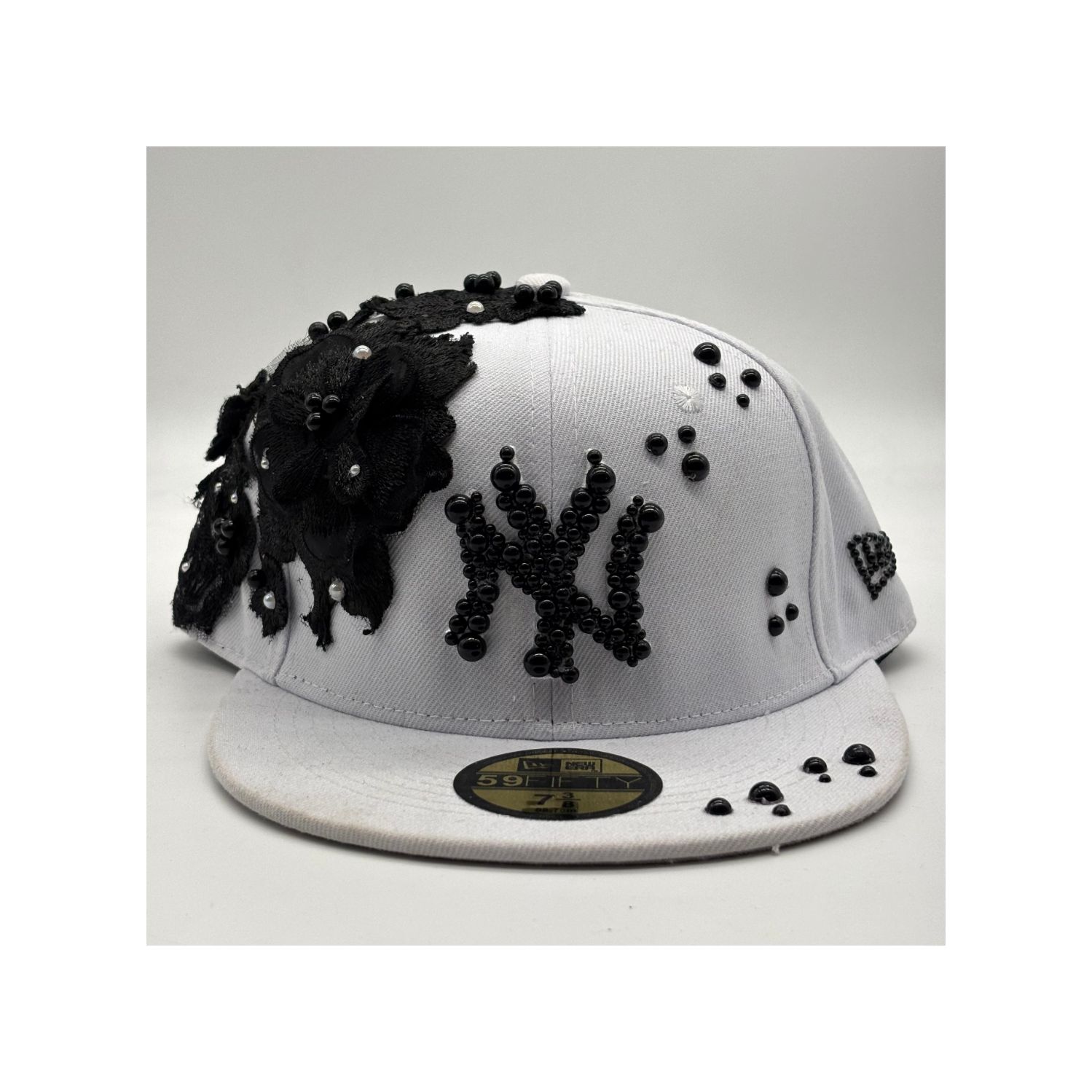 New York White Fitted "BLACK ROSE"