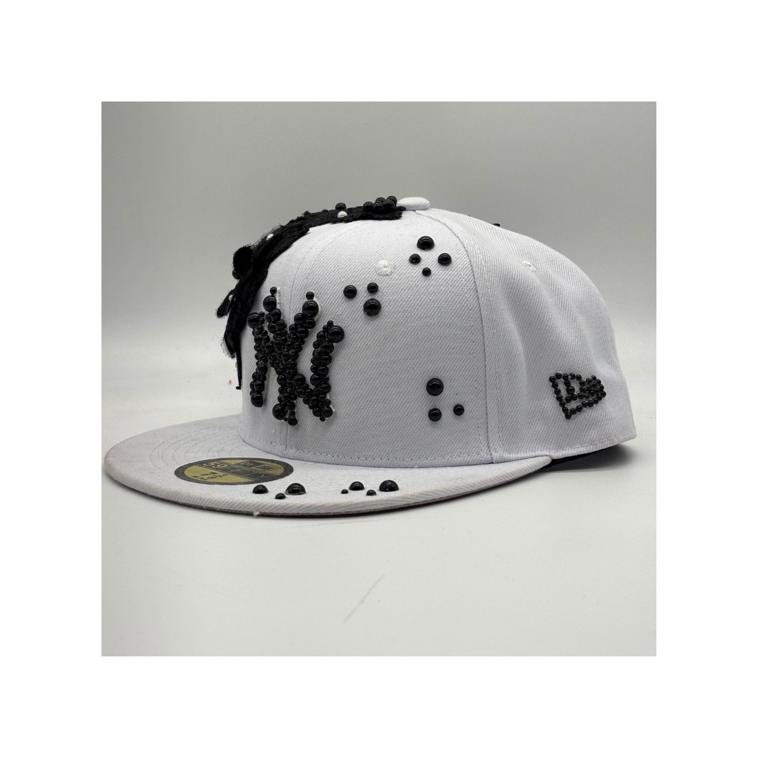New York White Fitted "BLACK ROSE"