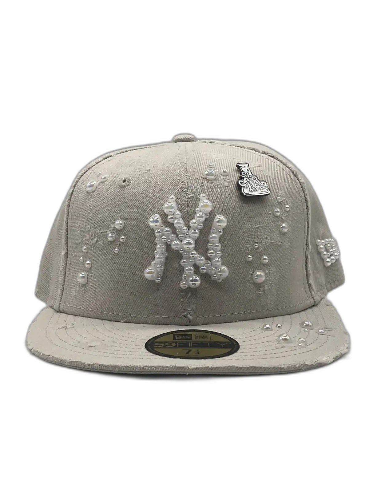 New York Beige Fitted “White Pearls”