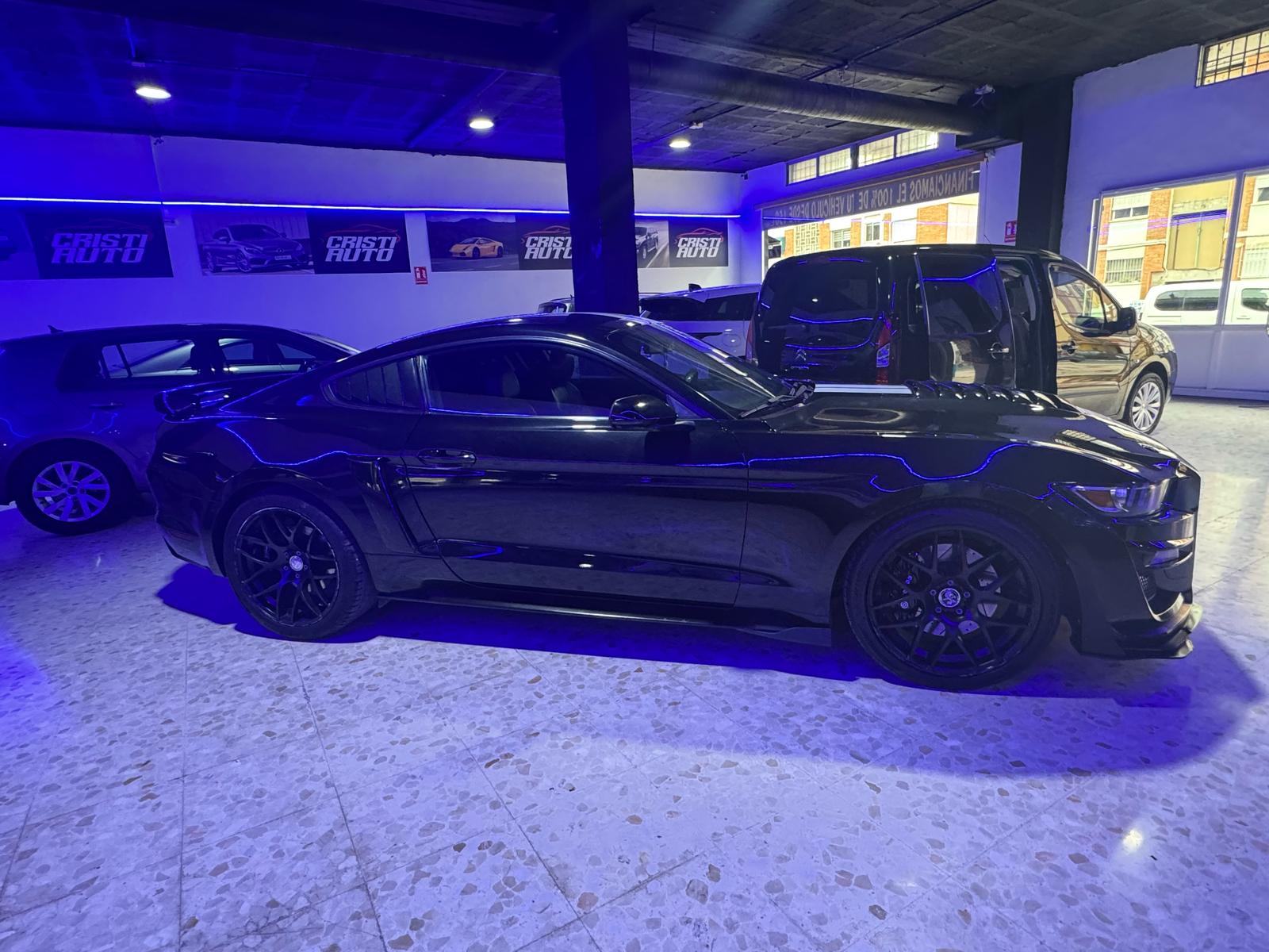 FORD MUSTANG