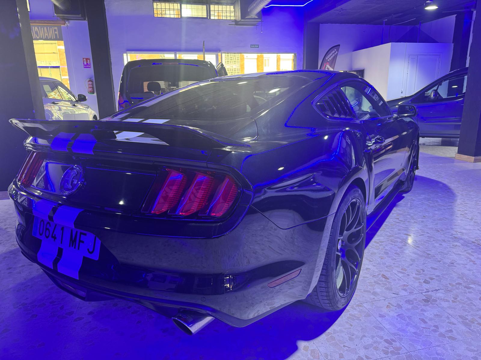 FORD MUSTANG
