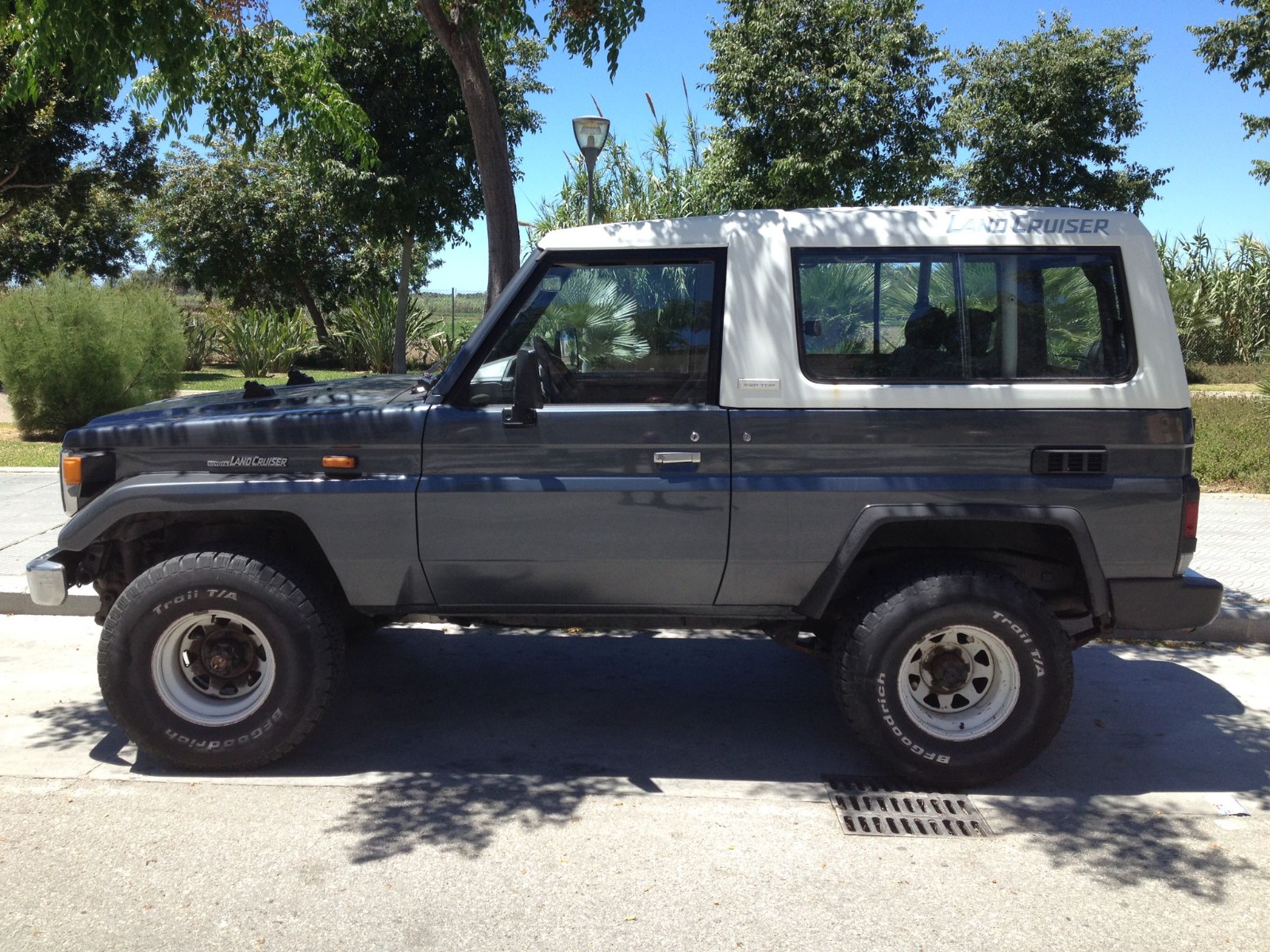 TOYOTA HZJ LAND CRUISER