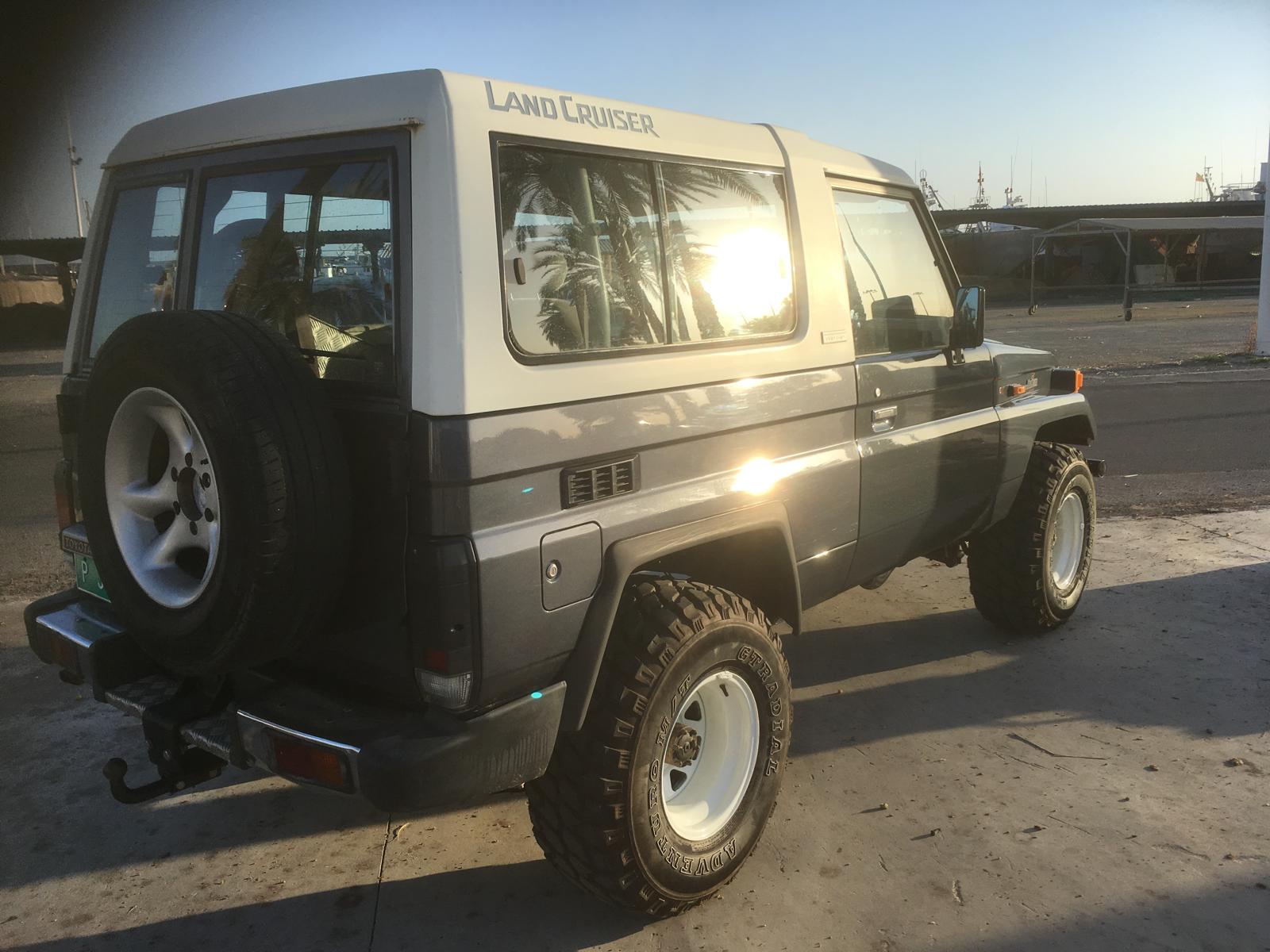 TOYOTA HZJ LAND CRUISER