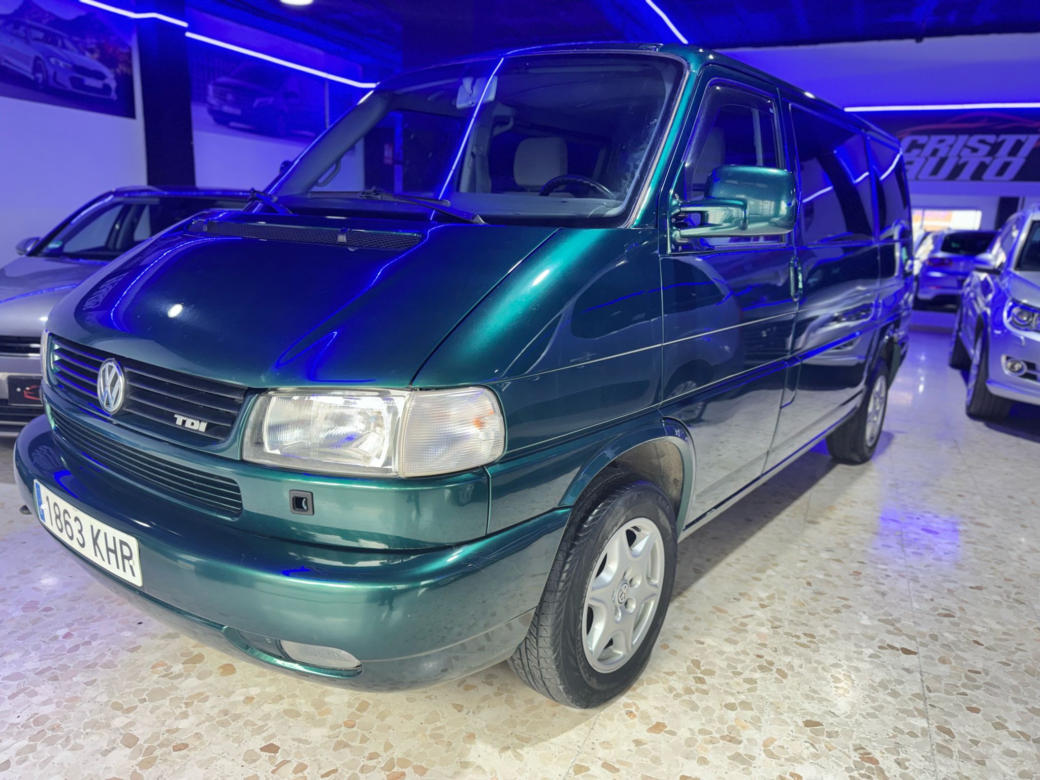 VOLKSWAGEN CARAVELLE
