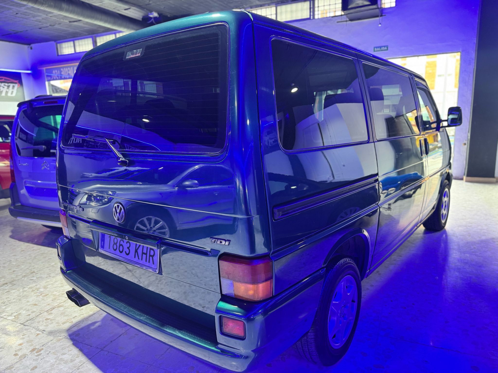 VOLKSWAGEN CARAVELLE