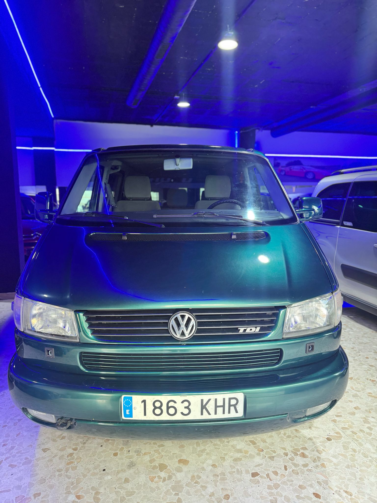 VOLKSWAGEN CARAVELLE