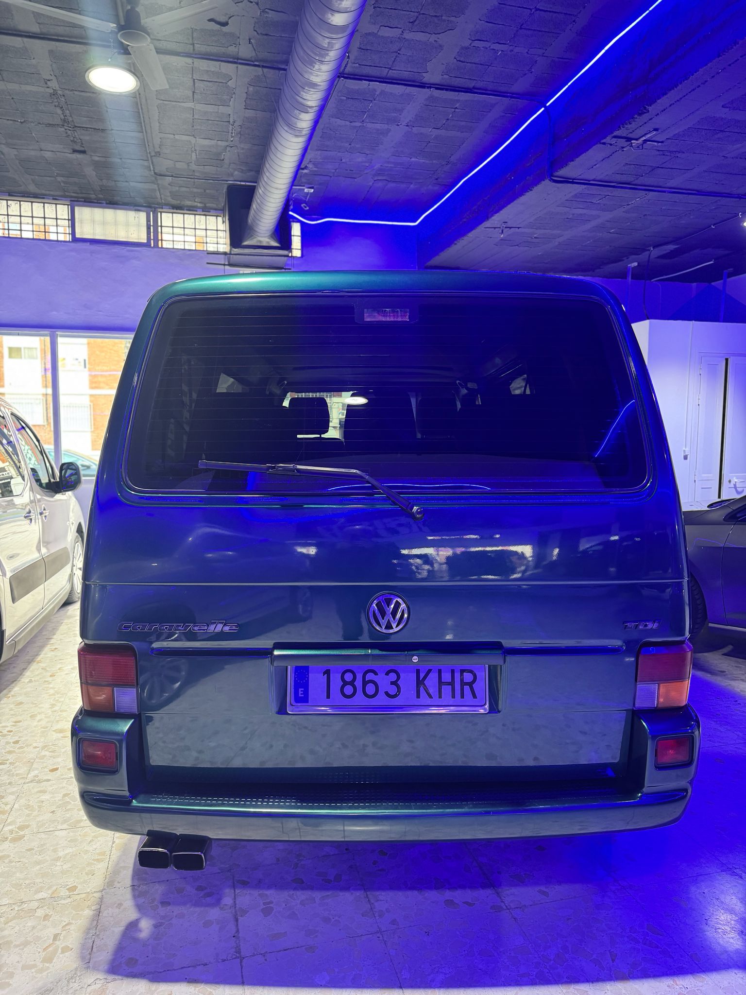 VOLKSWAGEN CARAVELLE