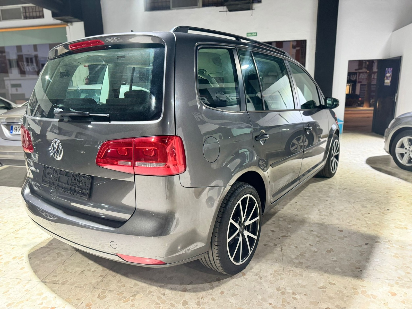 VOLKSWAGEN TOURAN