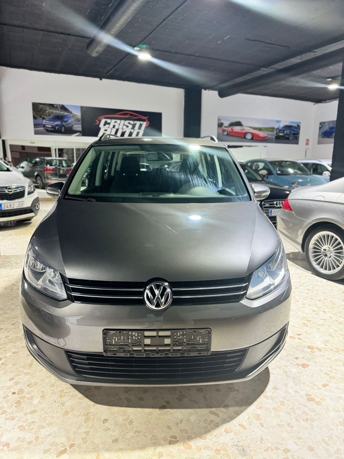 VOLKSWAGEN TOURAN