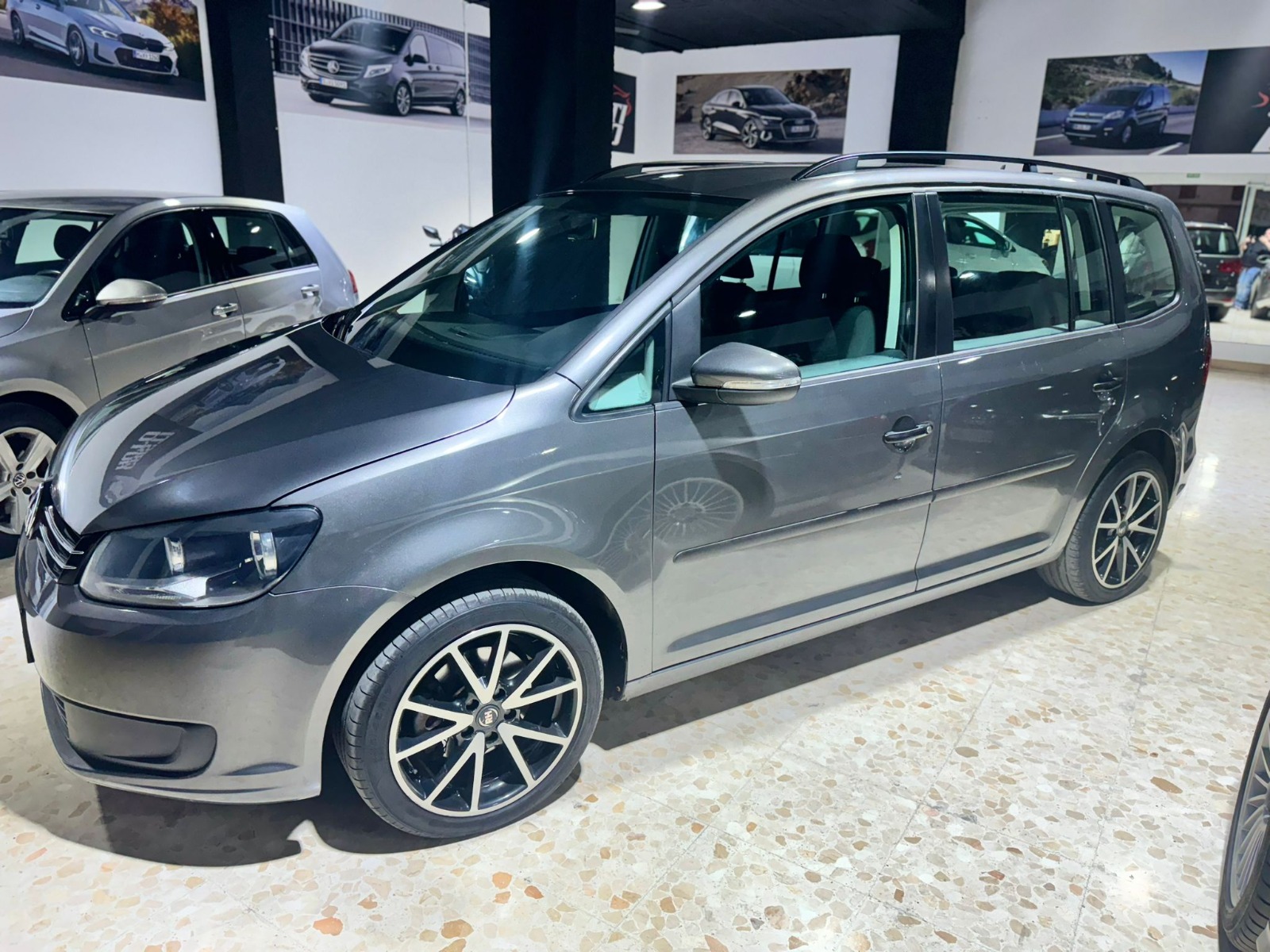 VOLKSWAGEN TOURAN