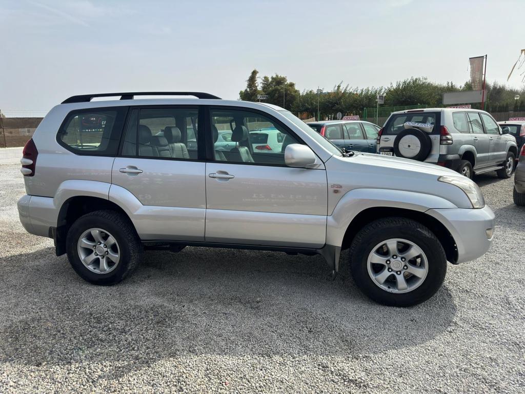 TOYOTA LAND CRUISER