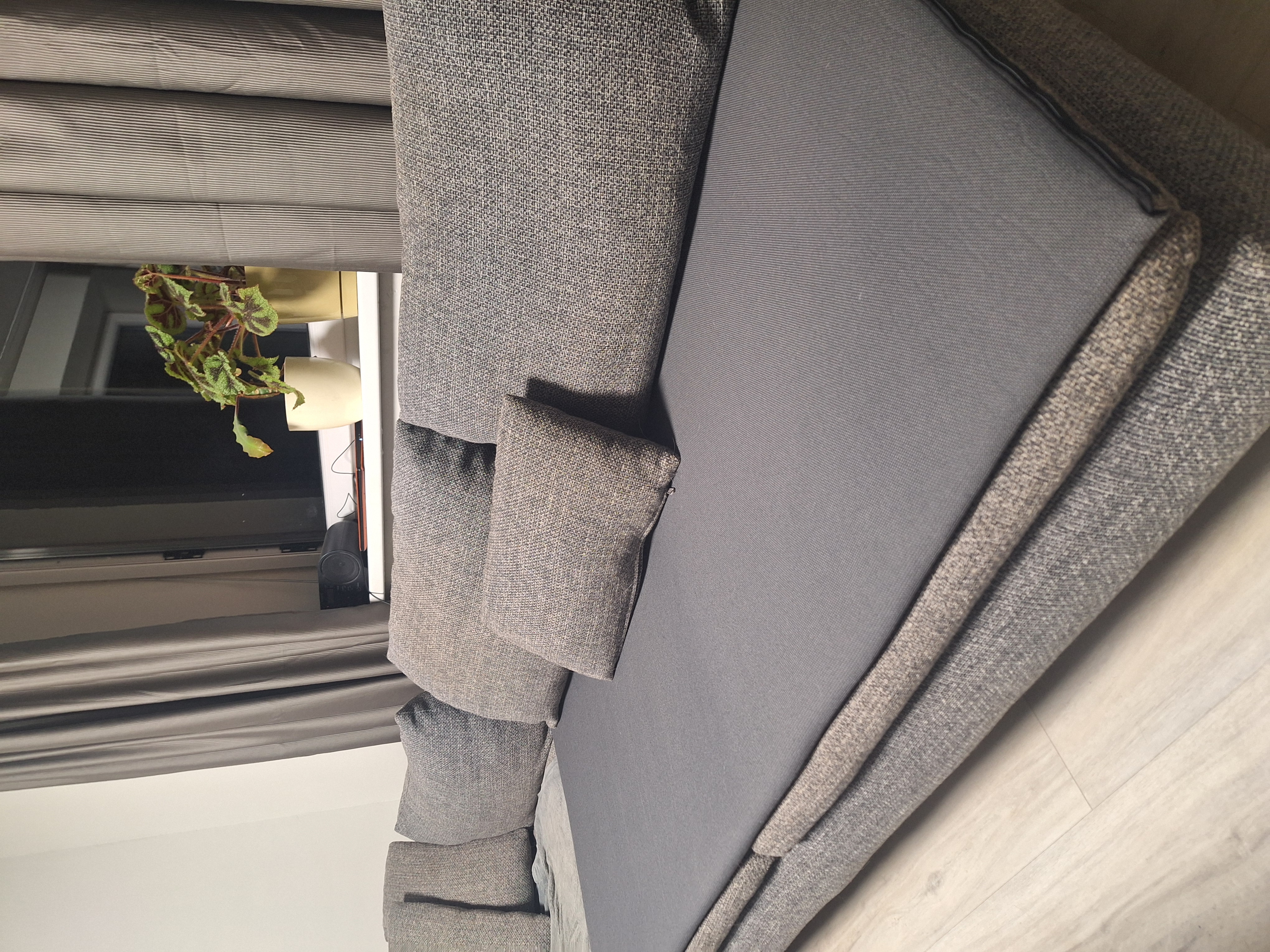 Universalus užtiesalas sofai 180 x 110 cm.