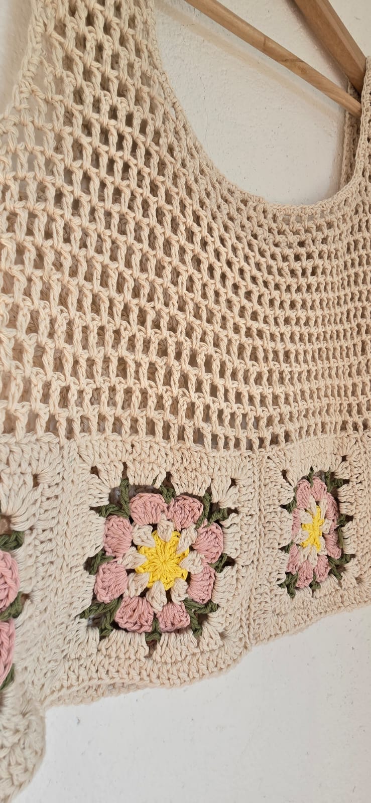 Top de crochet con flores