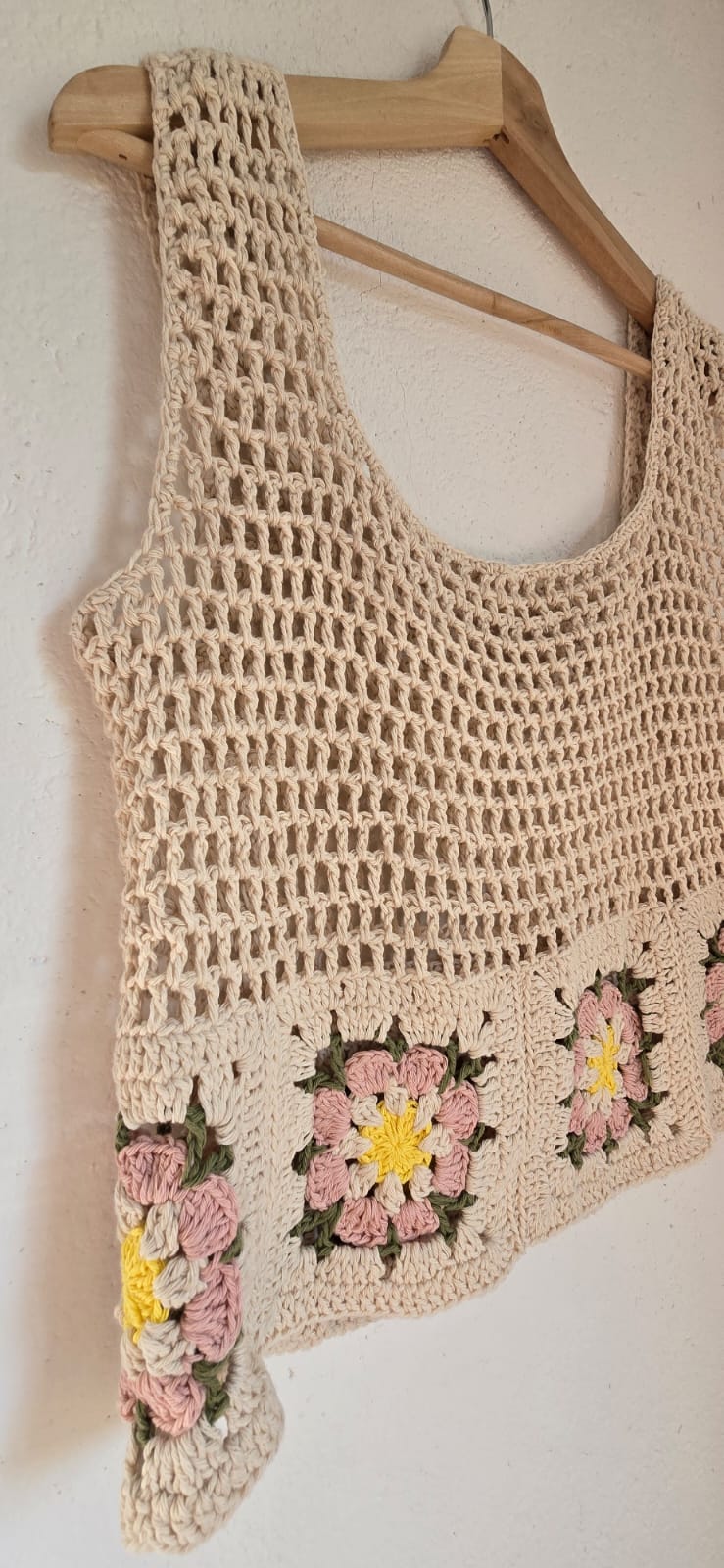 Top de crochet con flores