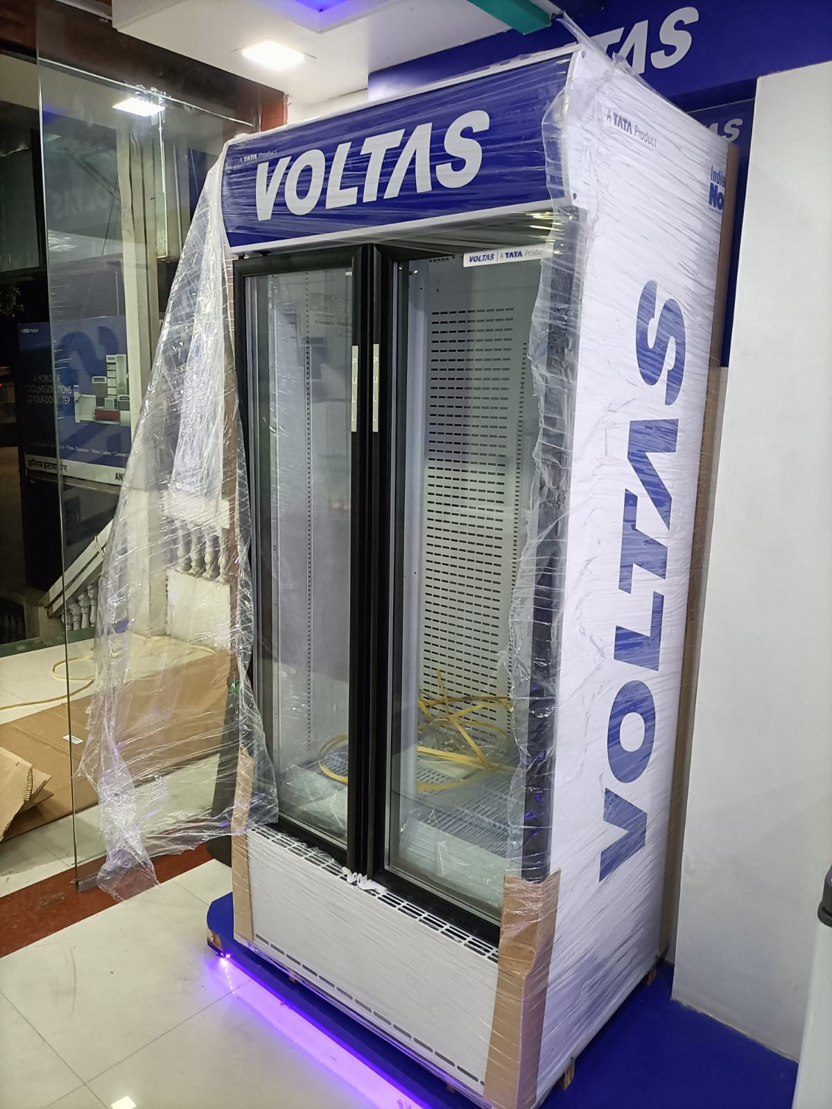 Voltas Double Door Visi Cooler 1000 l