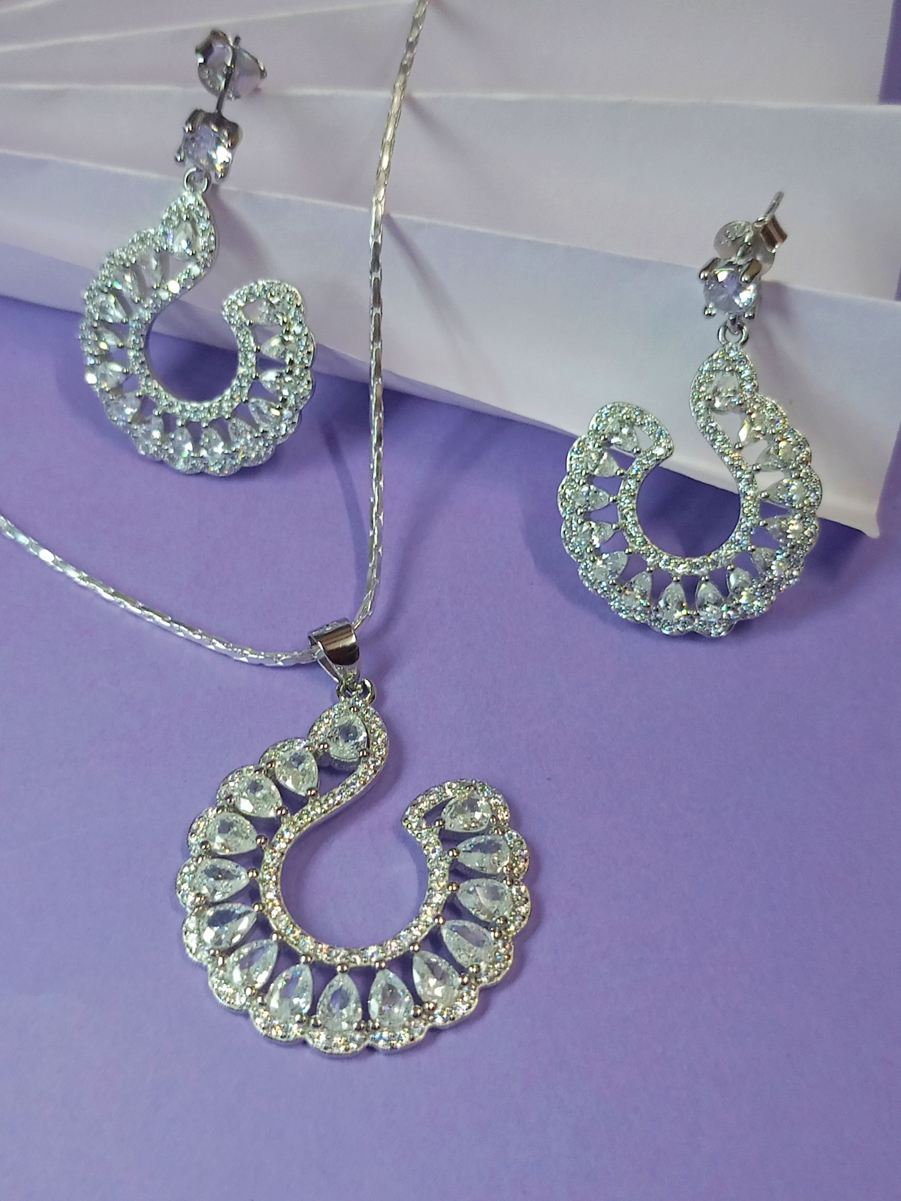 Dazzling pendant Set 