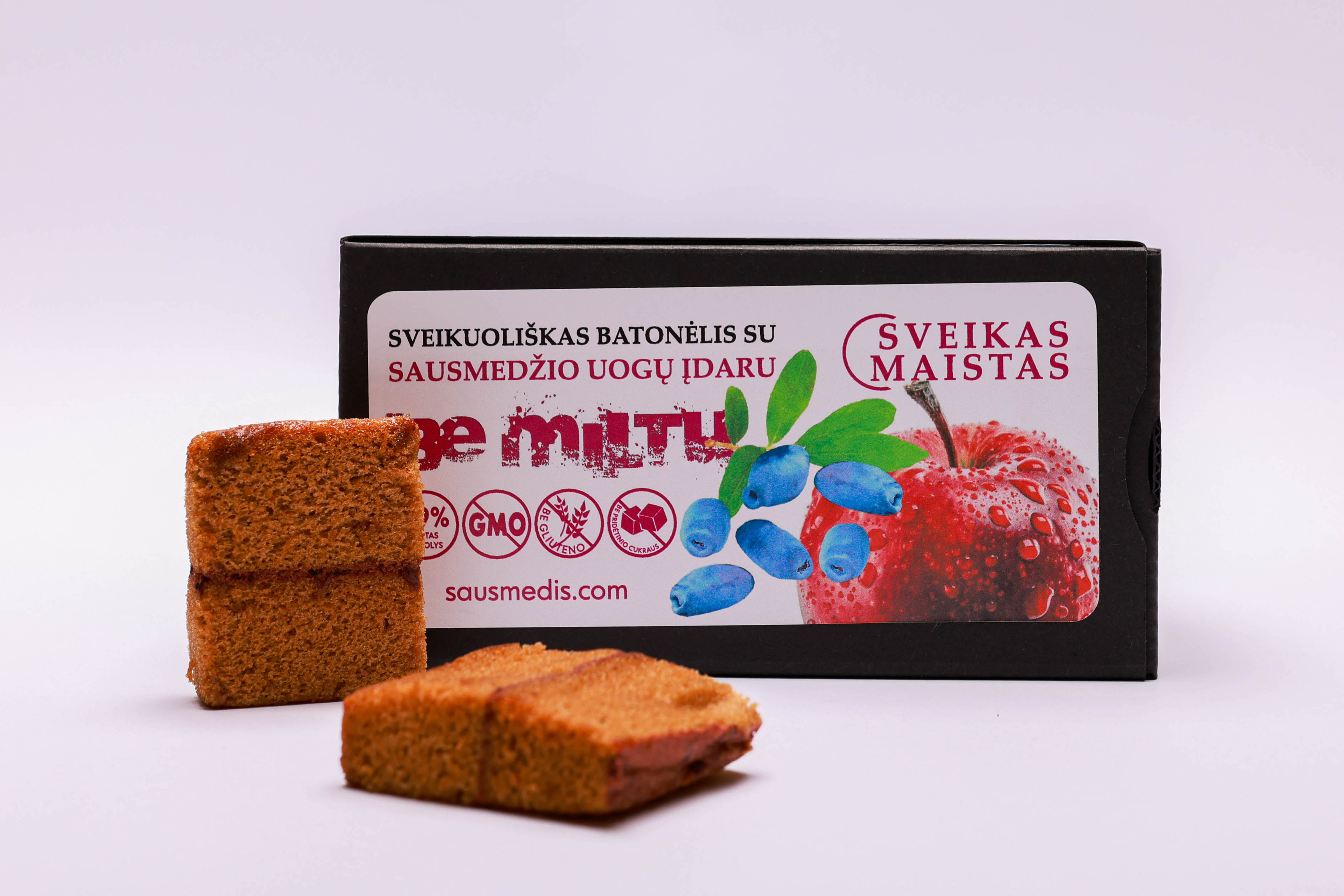 Sveikuoliškas batonėlis su sausmedžių įdaru