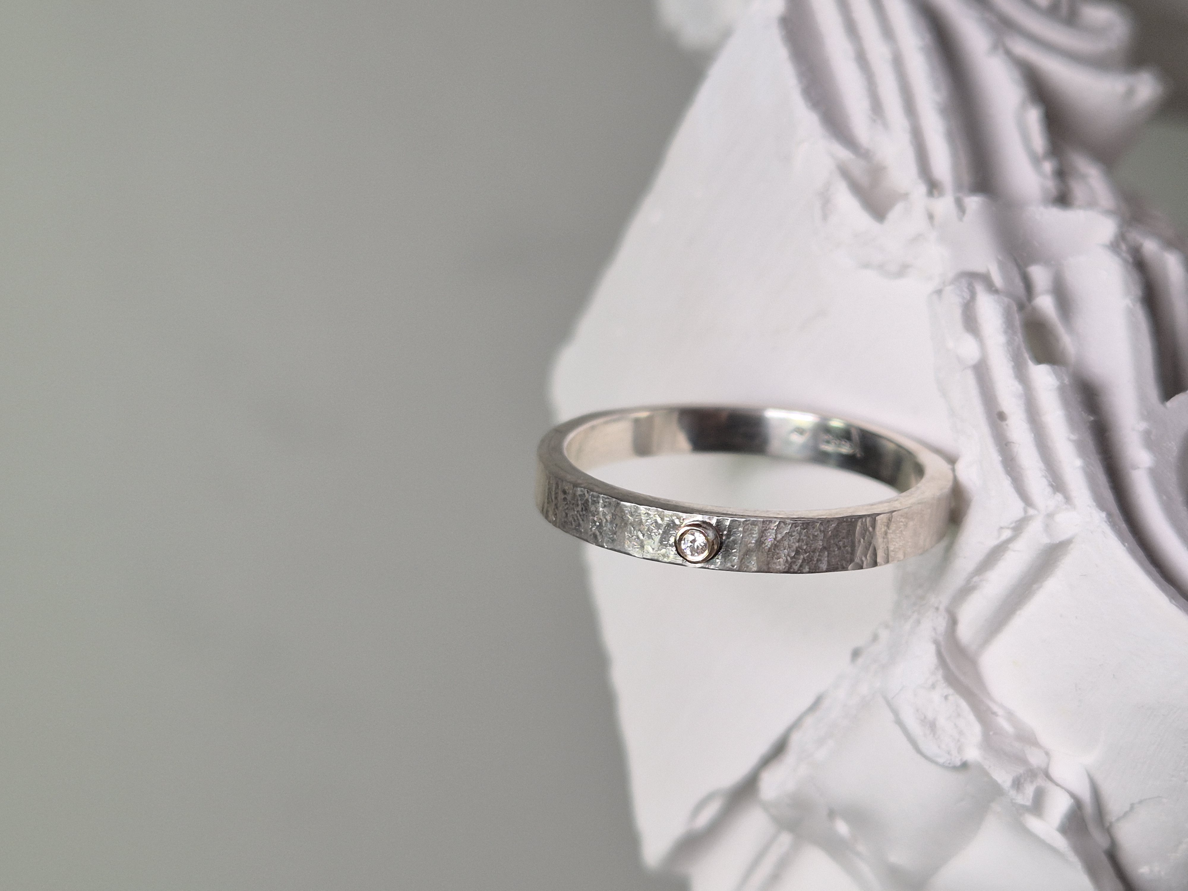 Žiedas su moisanitu