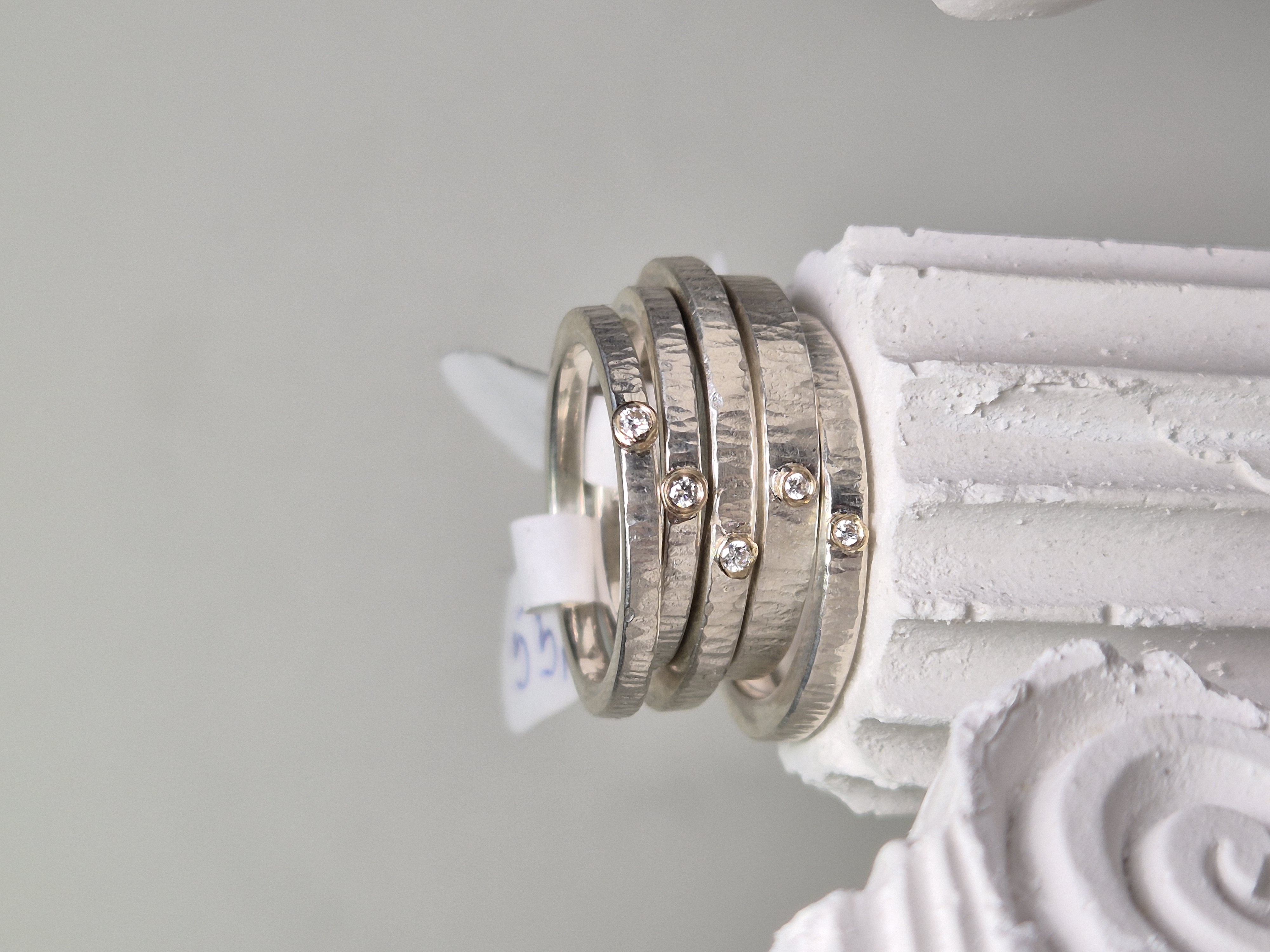 Žiedas su moisanitu