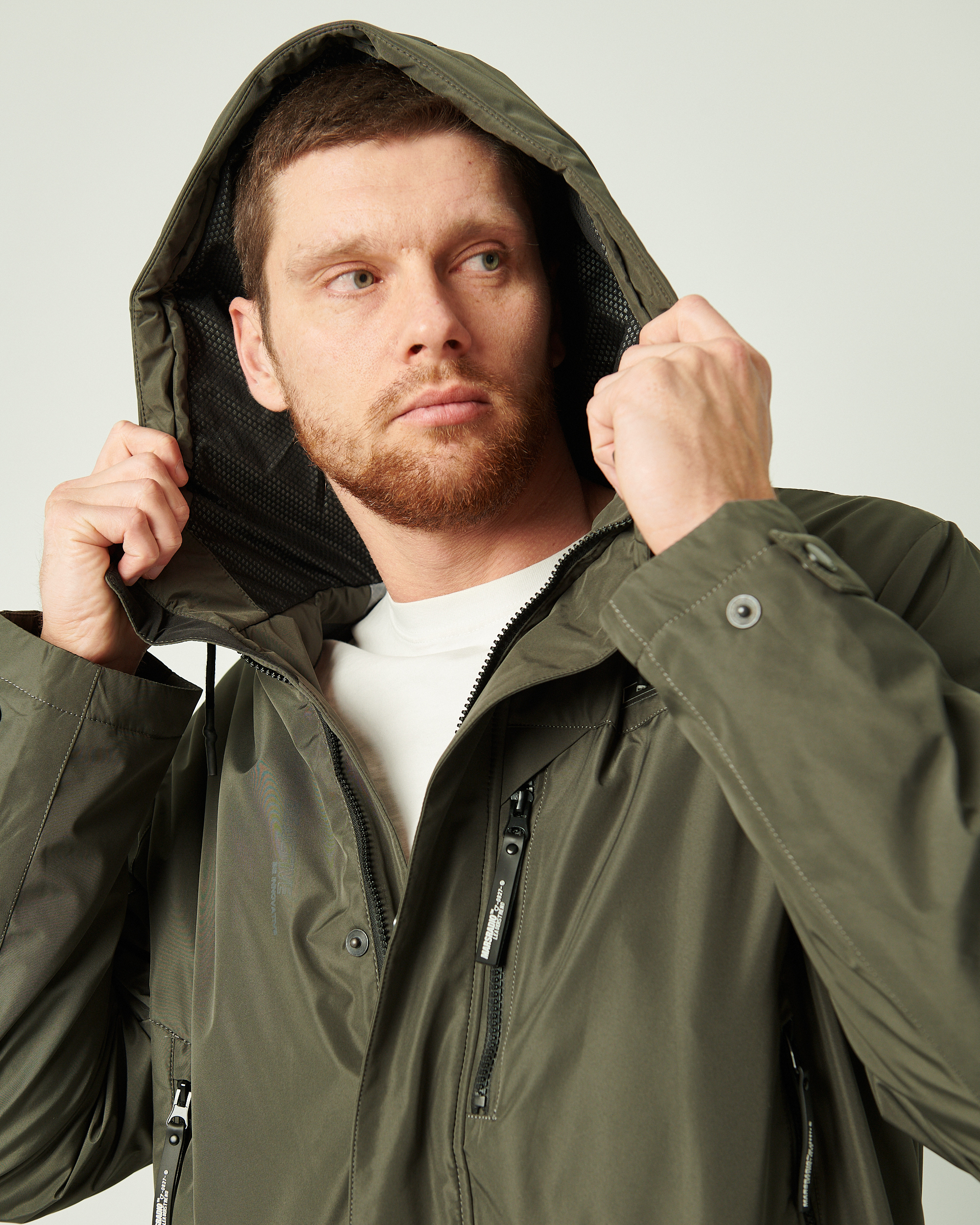 Klasikinė demisezoninė žalios spalvos striukė B06