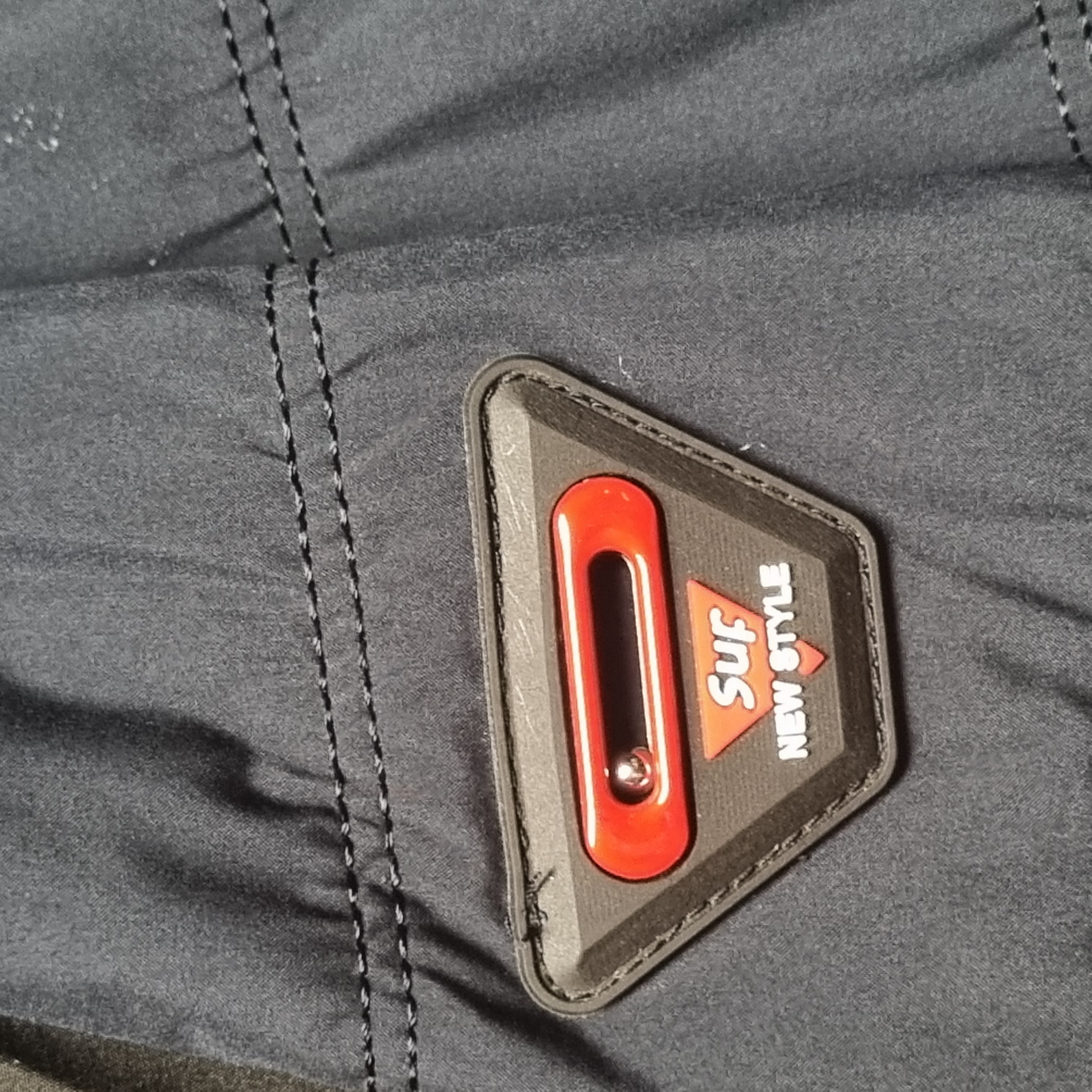 Dygsniuota vasarinė striukė 515