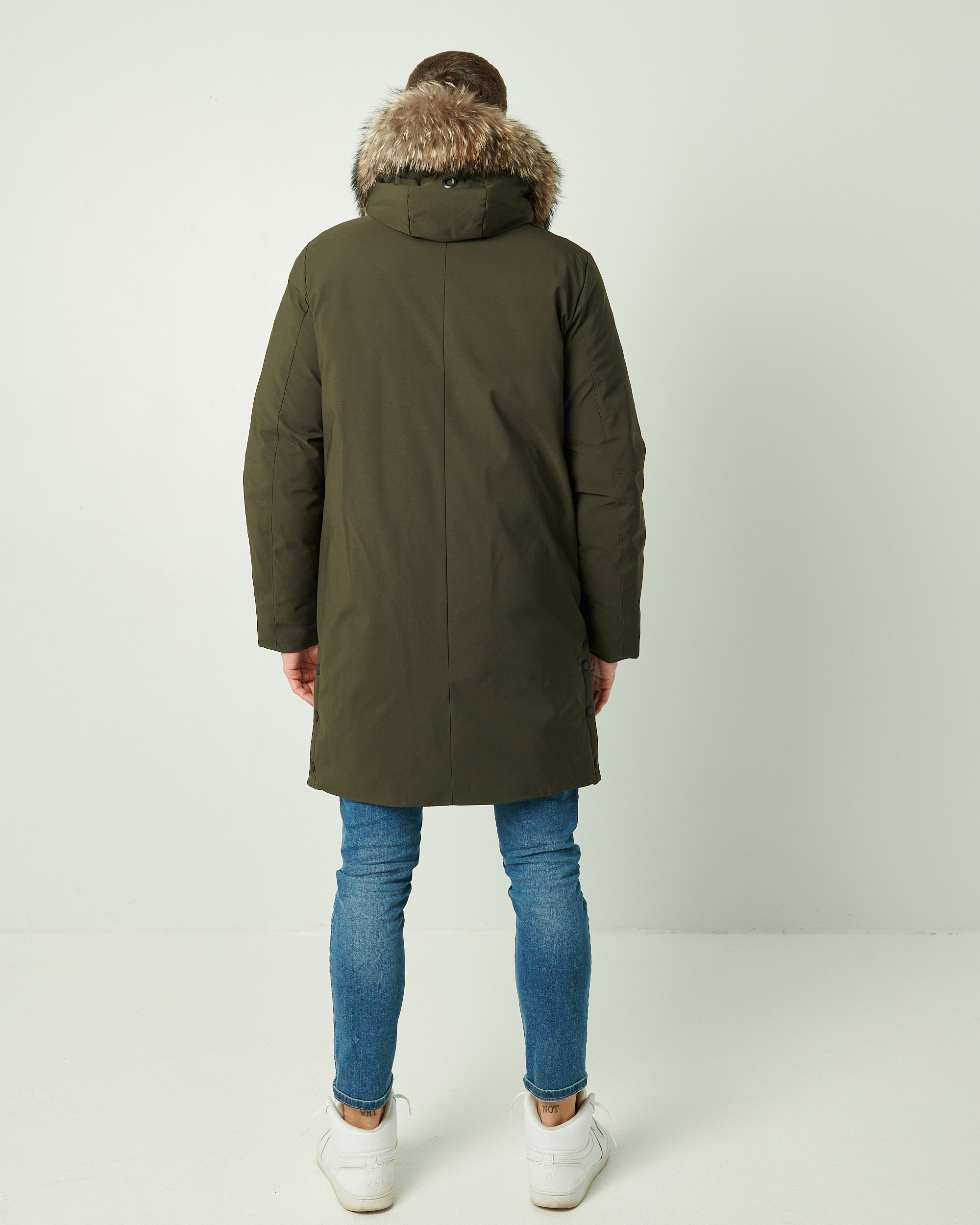 Klasikinis žieminis juodos spalvos paltas su nusegamu kailiuku 1512