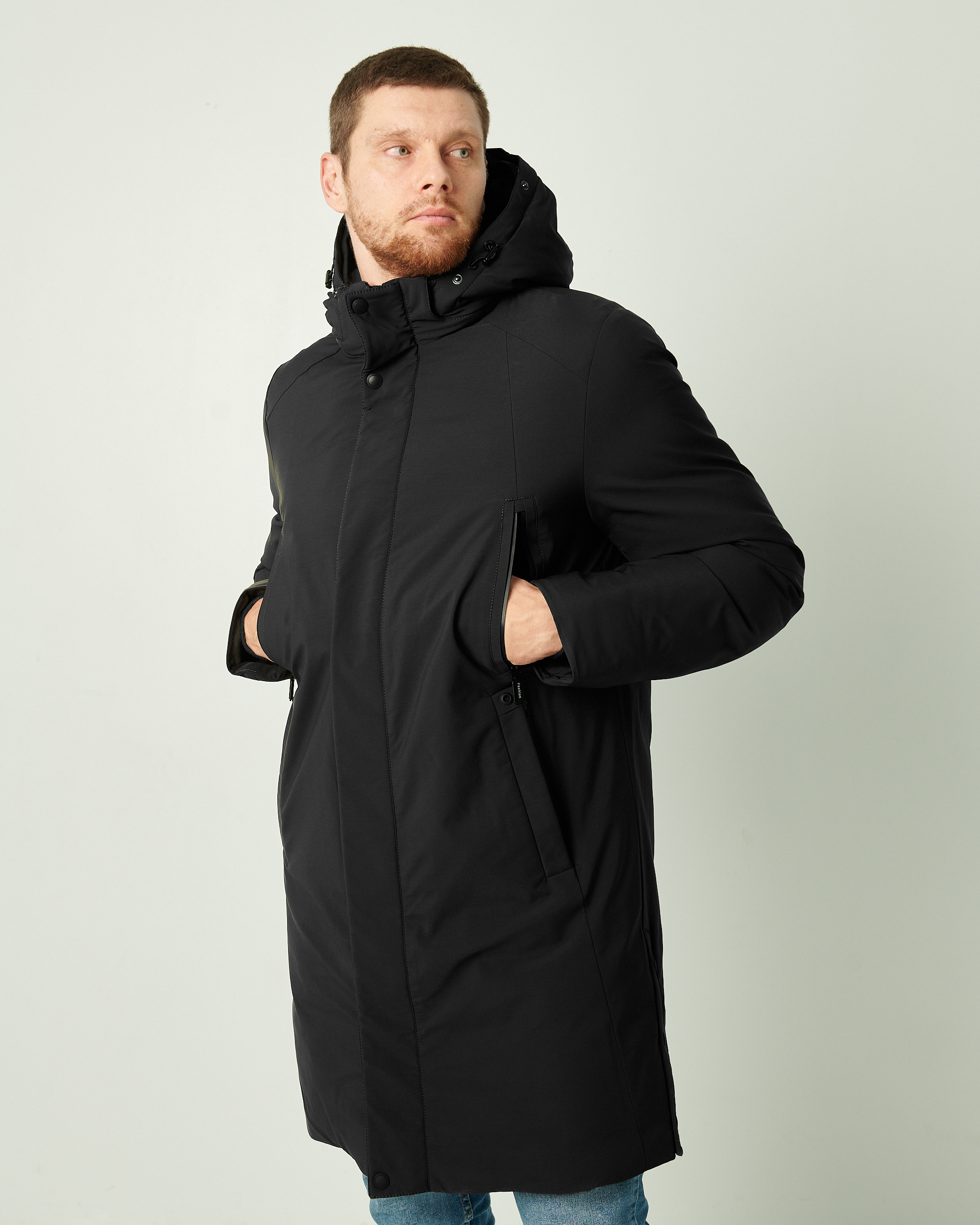 Klasikinis žieminis juodos spalvos paltas su nusegamu kailiuku 1512