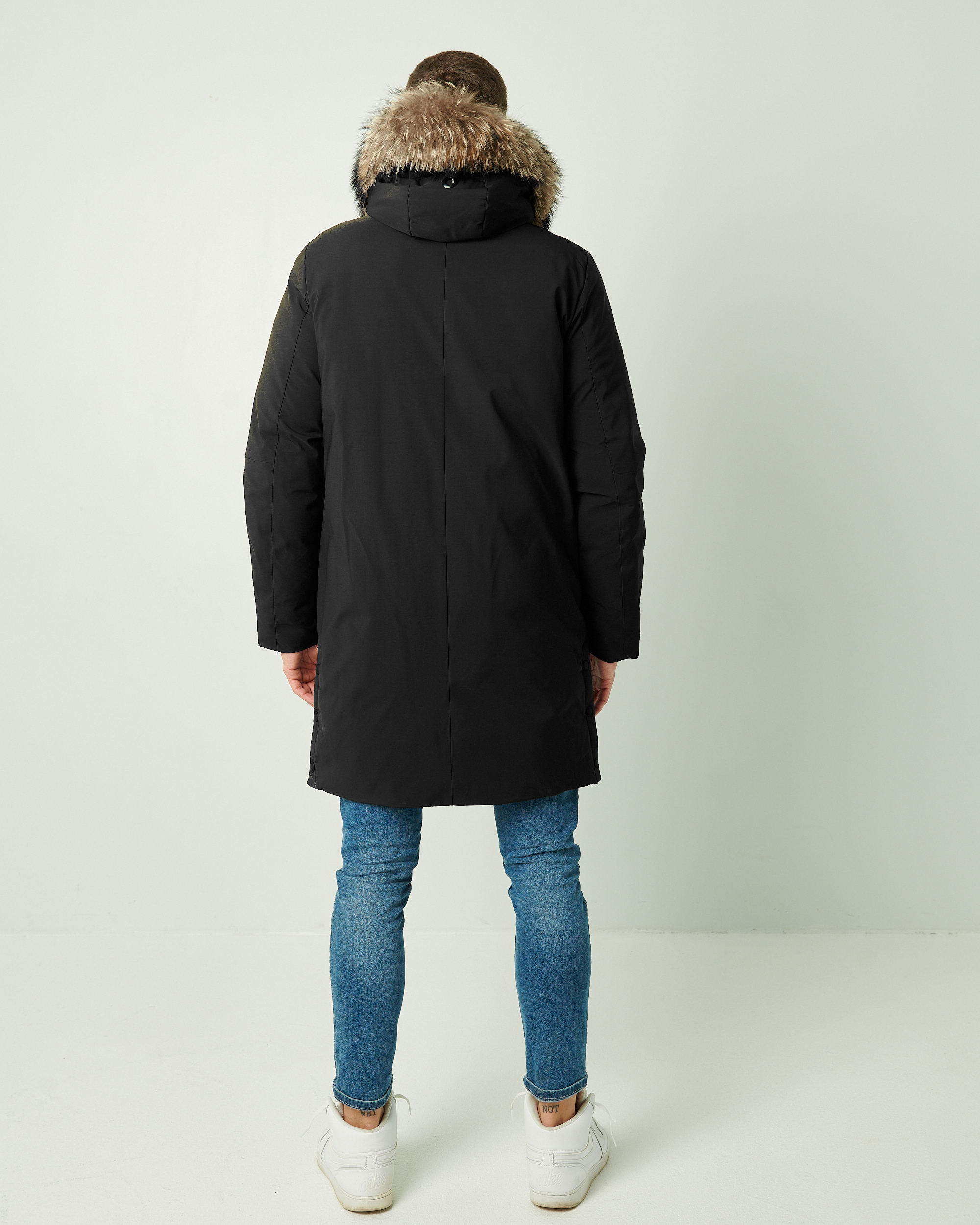 Klasikinis žieminis juodos spalvos paltas su nusegamu kailiuku 1512