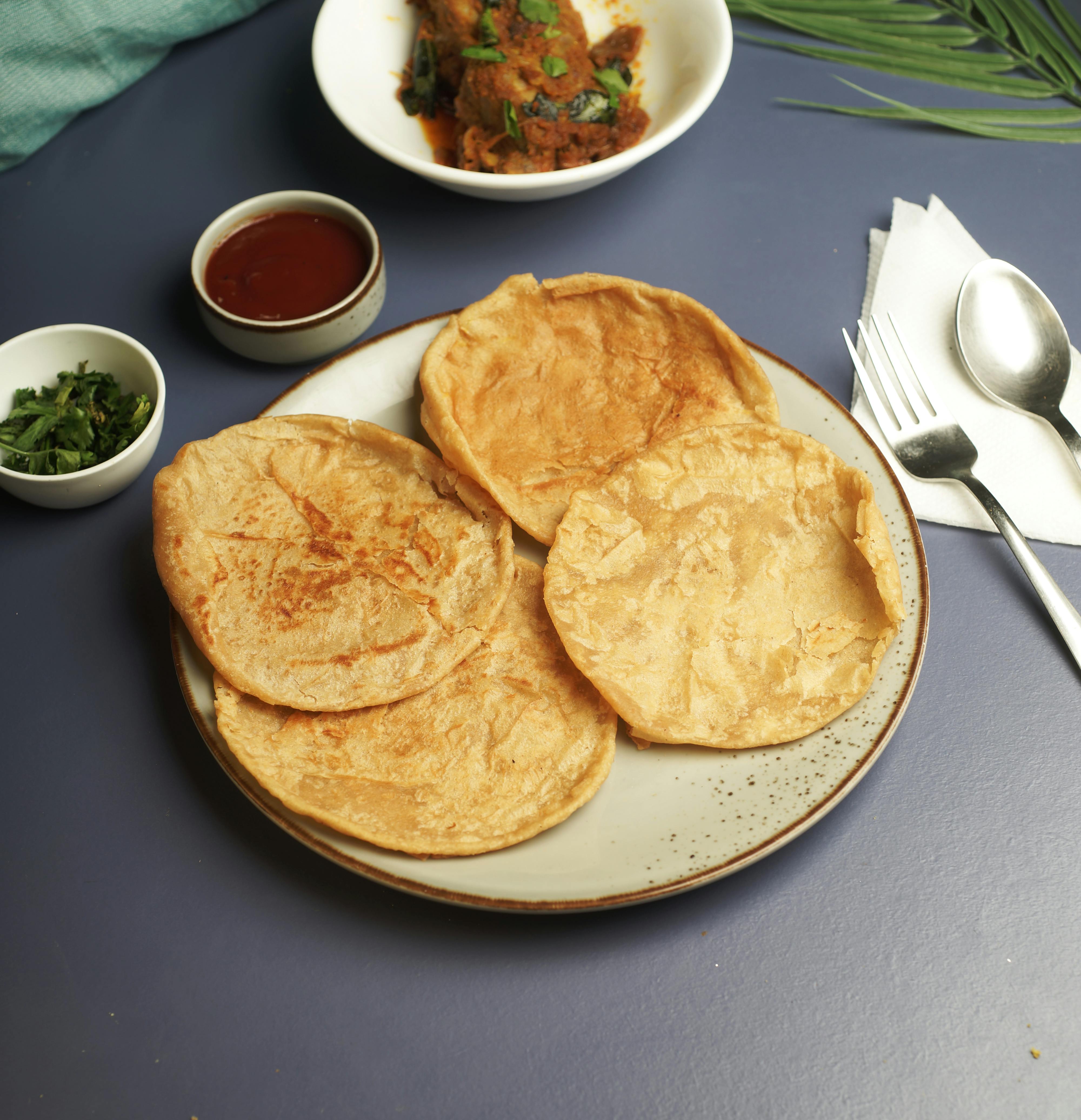Poori Sabji With Raita (4 pcs)