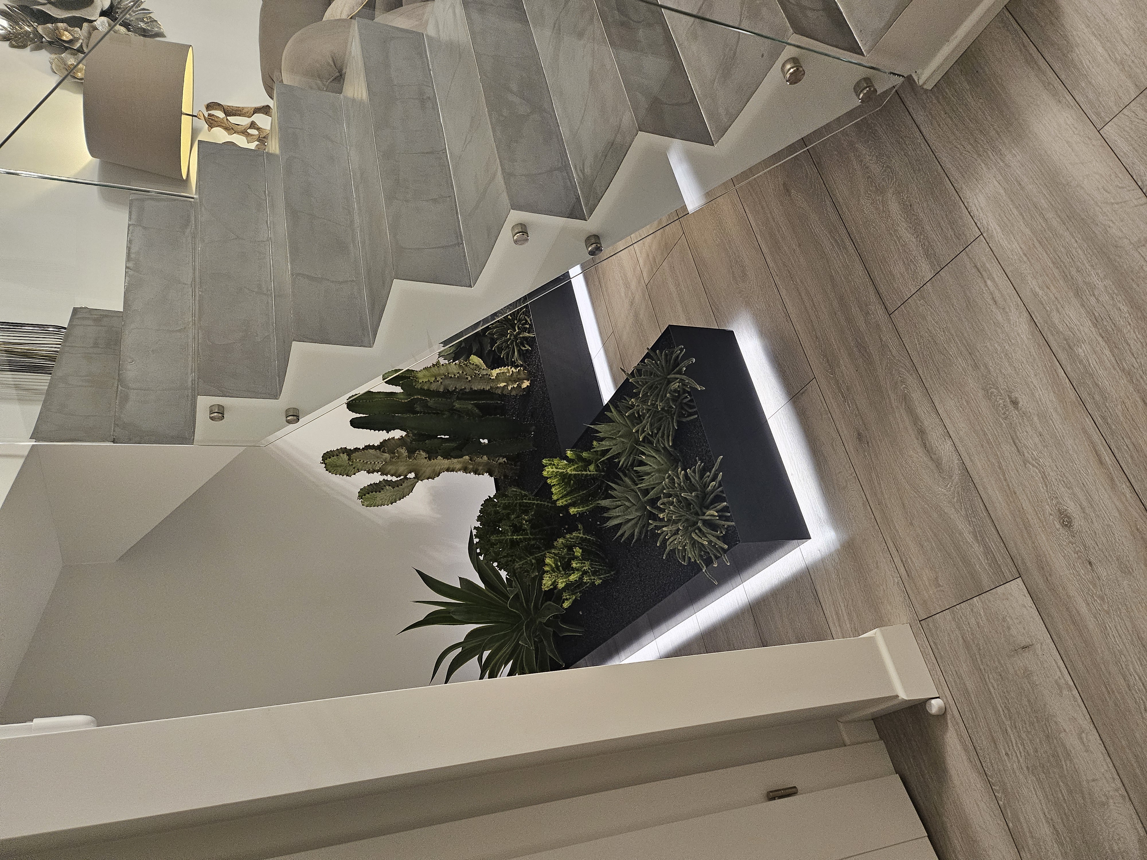 BRUTUS Dažytas stačiakampis vazonas