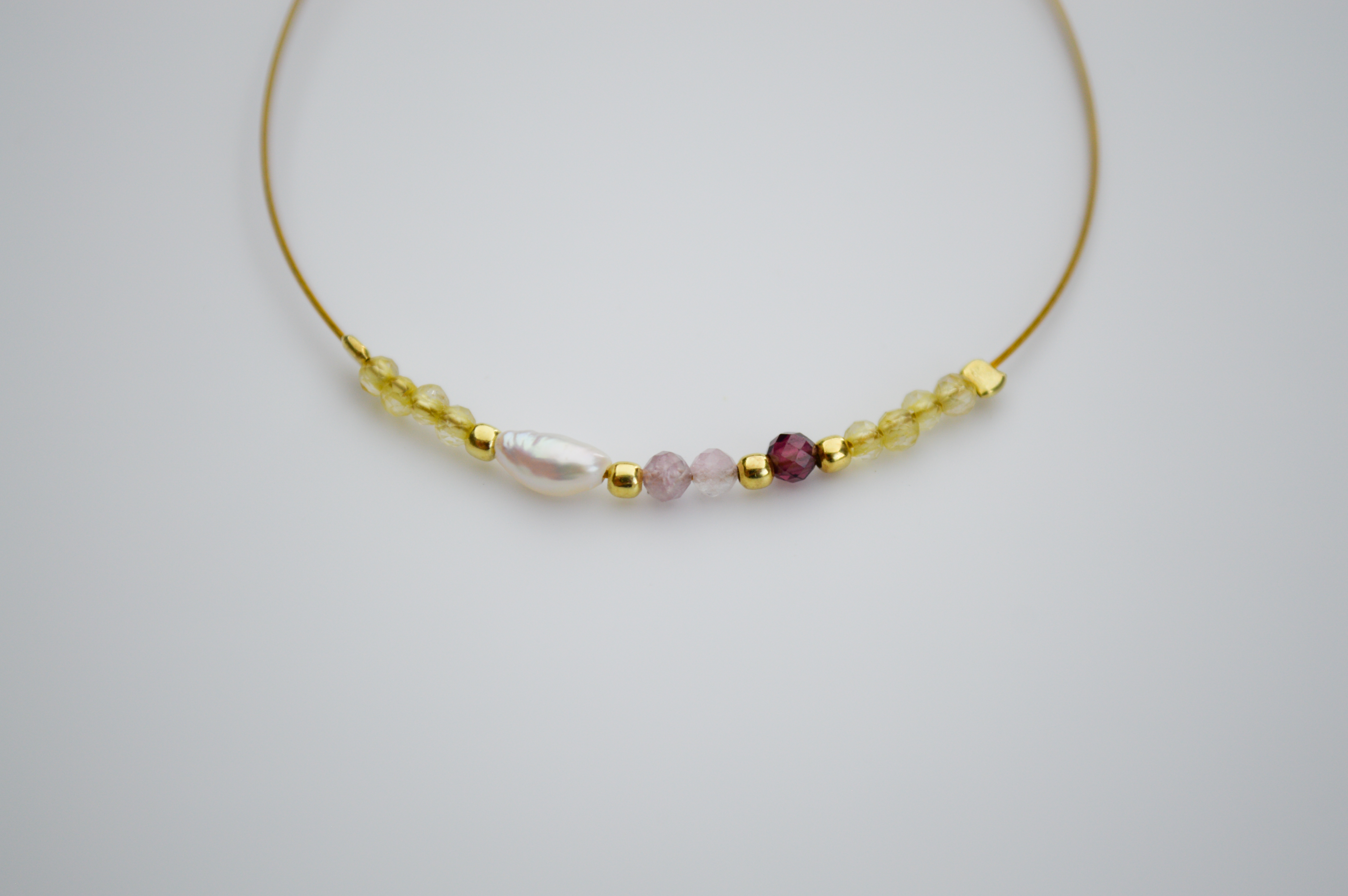 Apyrankė "Gausa" ausko spalva