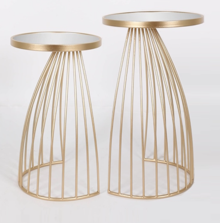 Mesas auxiliares doradas