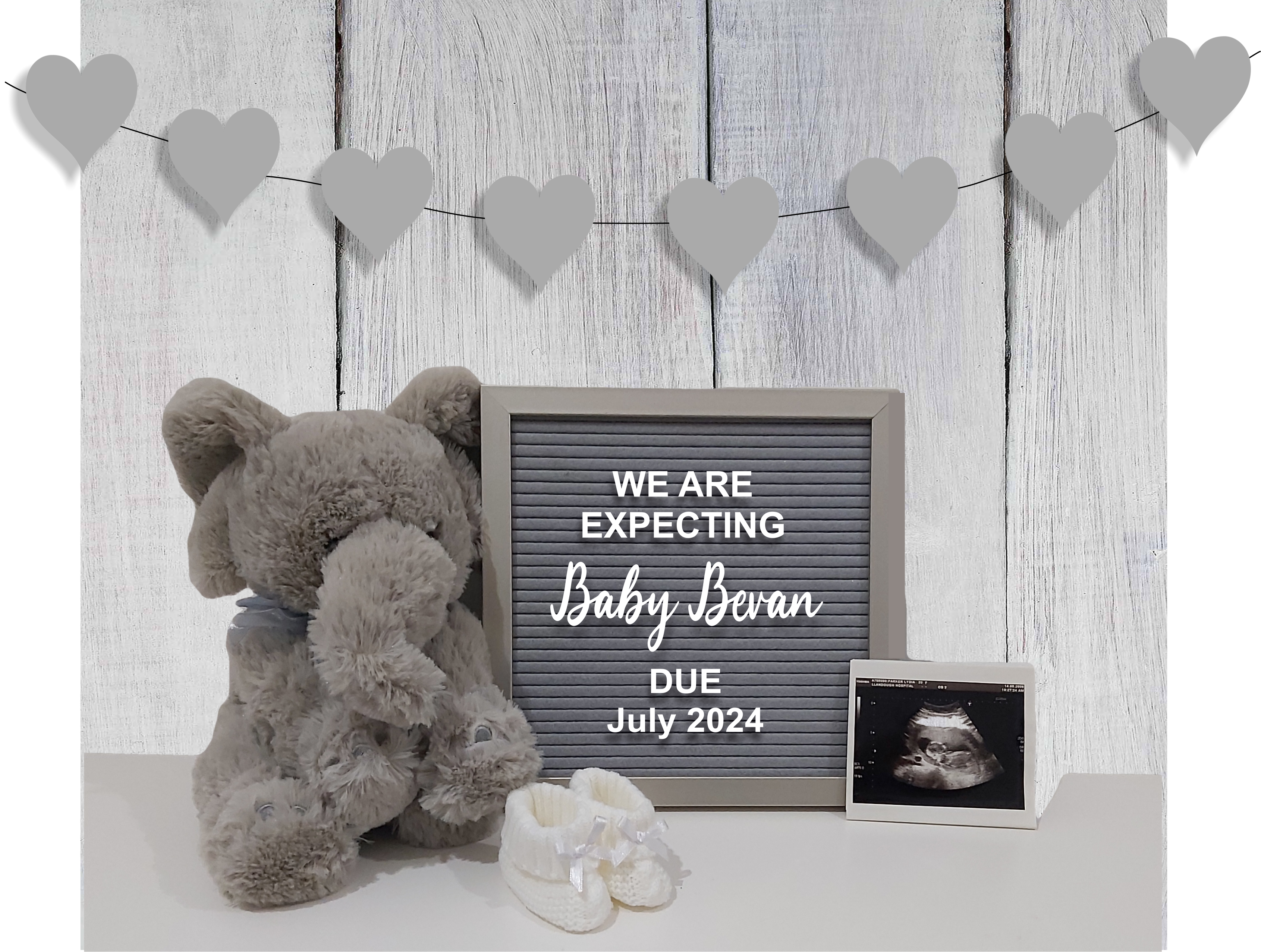 Digital Pregnancy Announcement (We input your personalisation) - If you want to do it, choose our CANVA version.